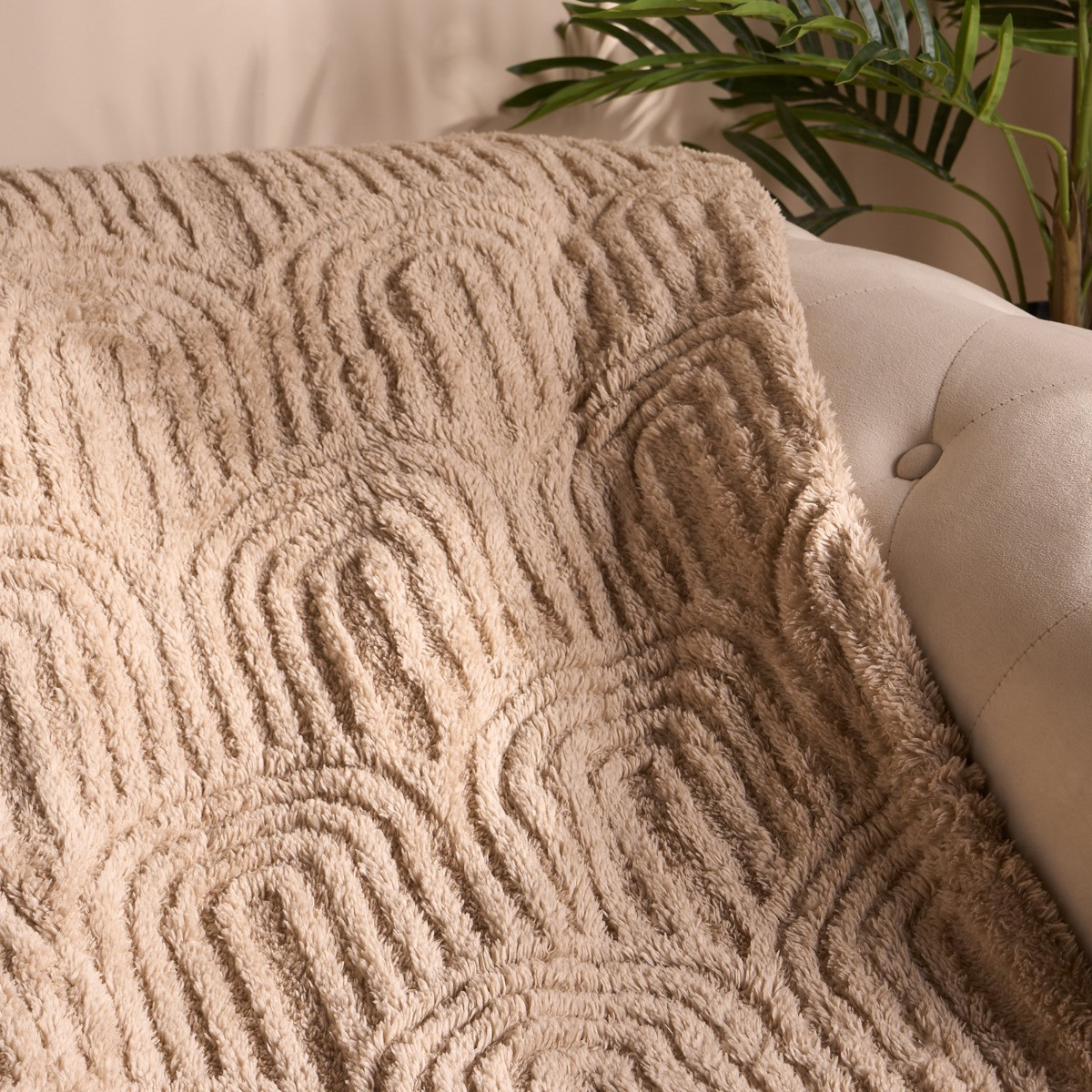 OHS Tufted Arches Teddy Fleece Throw - Natural>