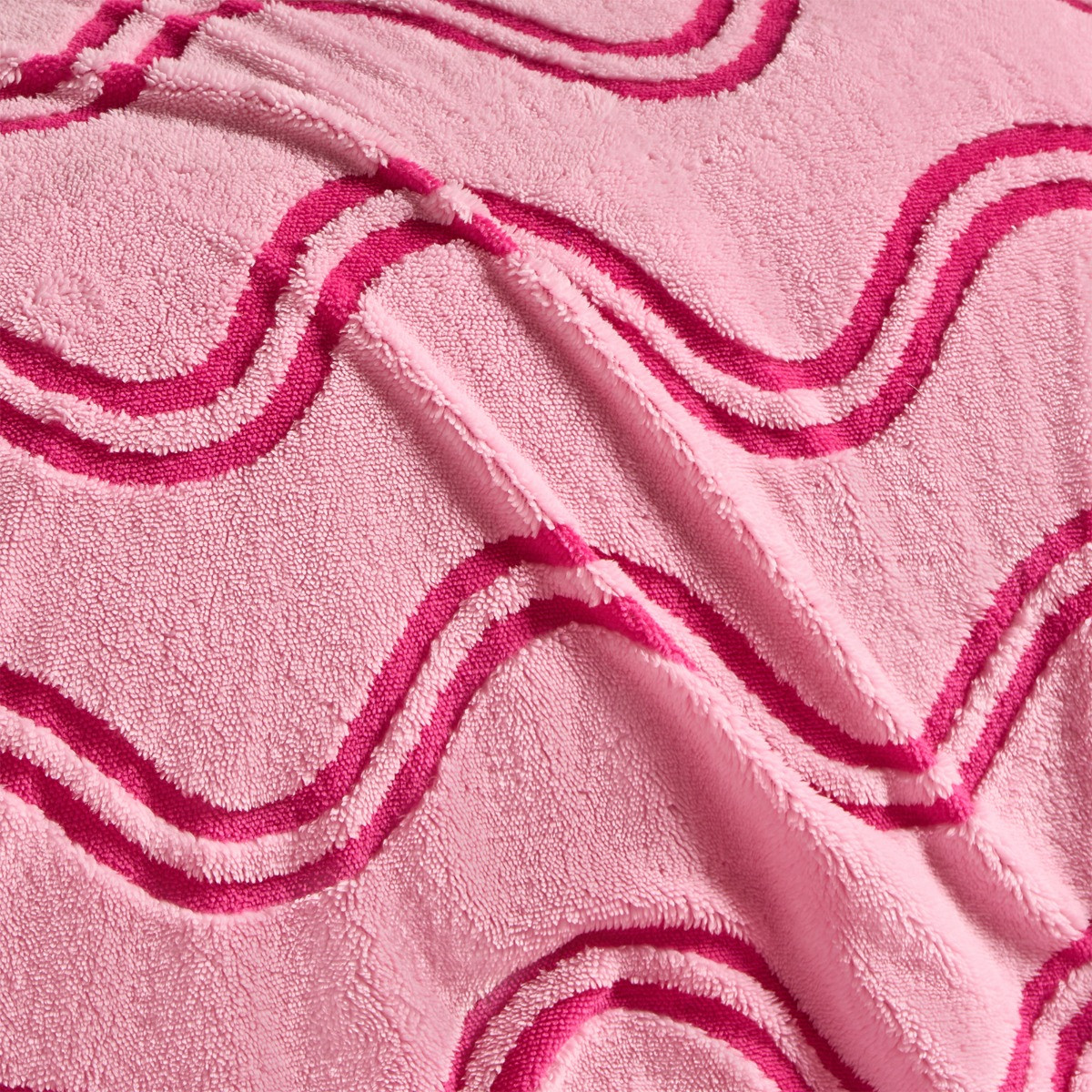 OHS Wave Tufted Fleece Throw - Pink/Red>