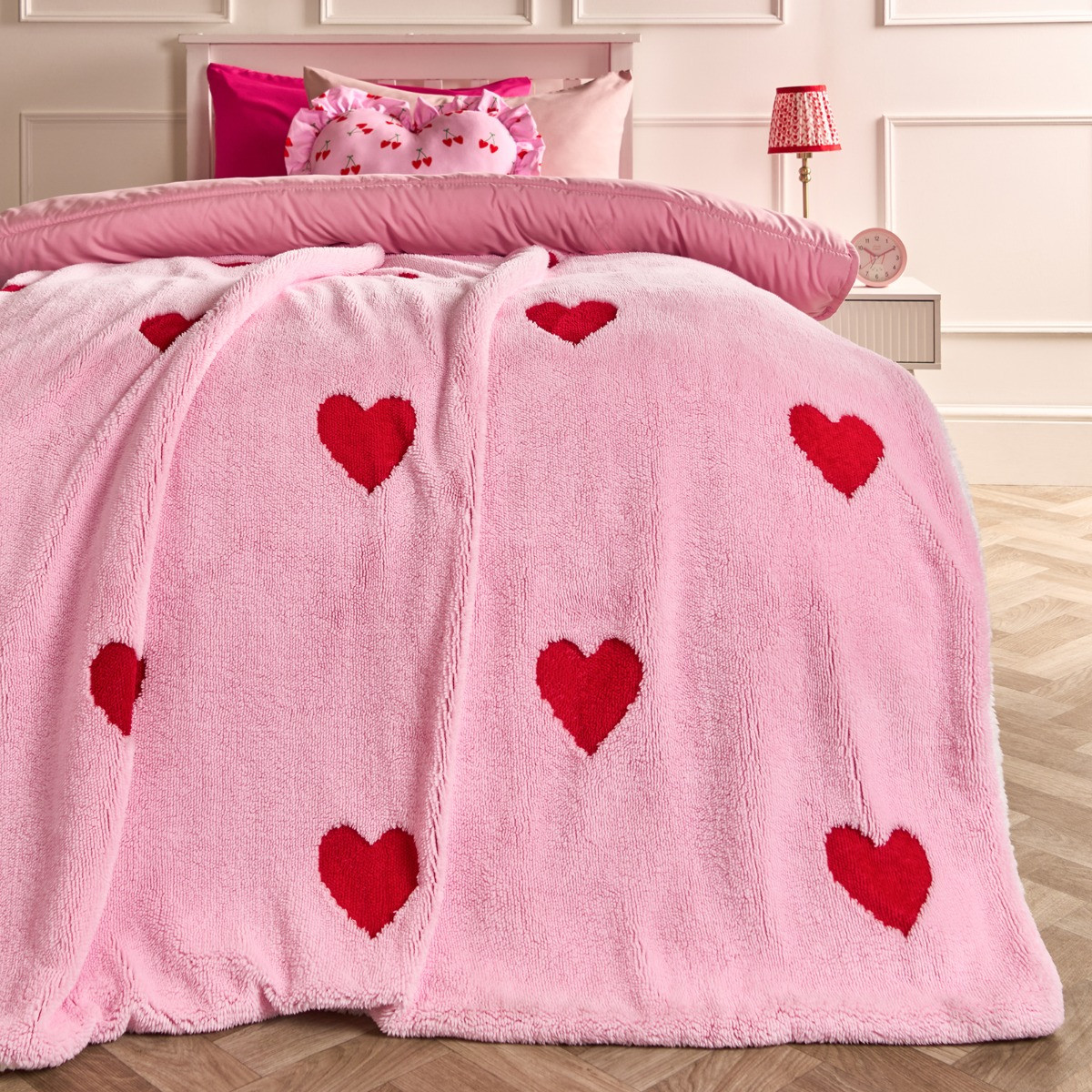OHS Hearts Tufted Fleece Throw - Pink>