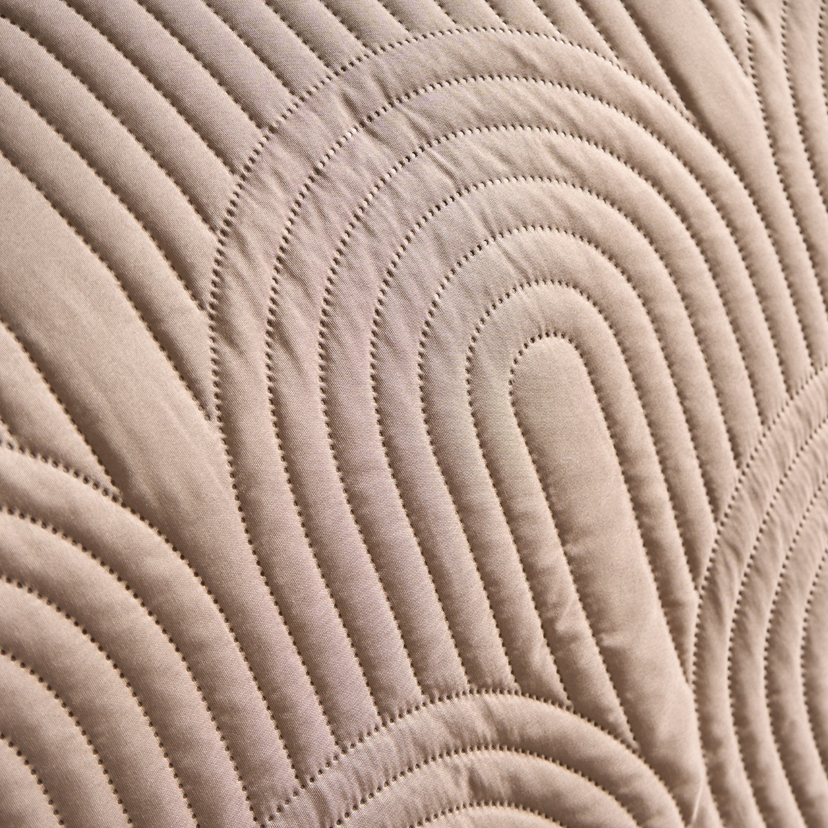 OHS Arches Quilted Throw - Natural>