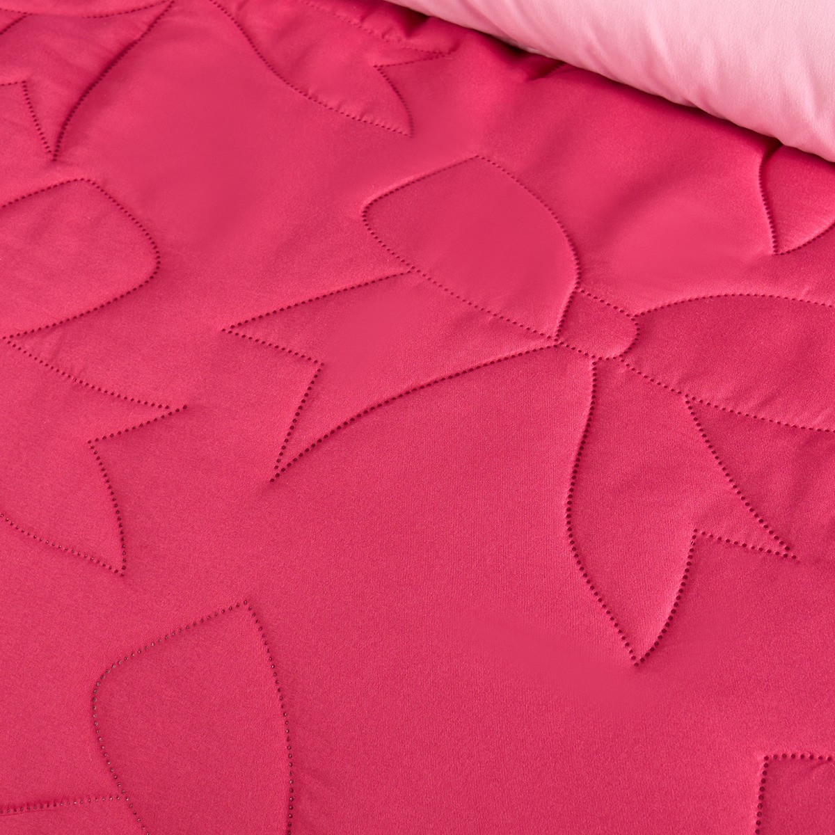 OHS Bow Print Quilted Throw - Hot Pink>
