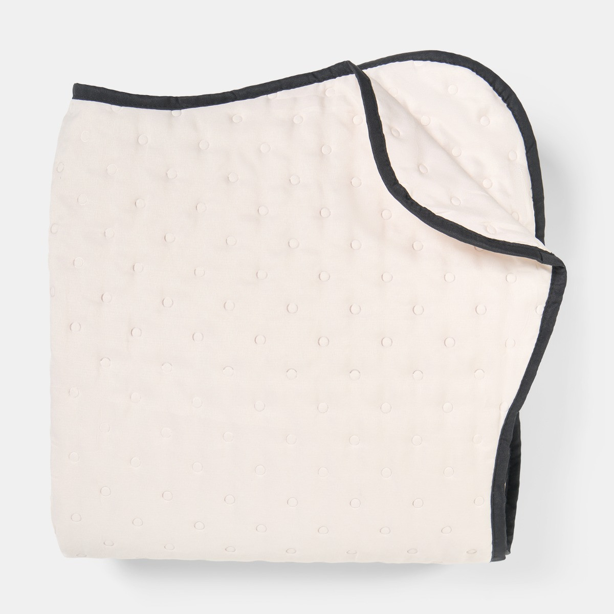 OHS Scallop Edge Quilted Throw - Cream/Black>