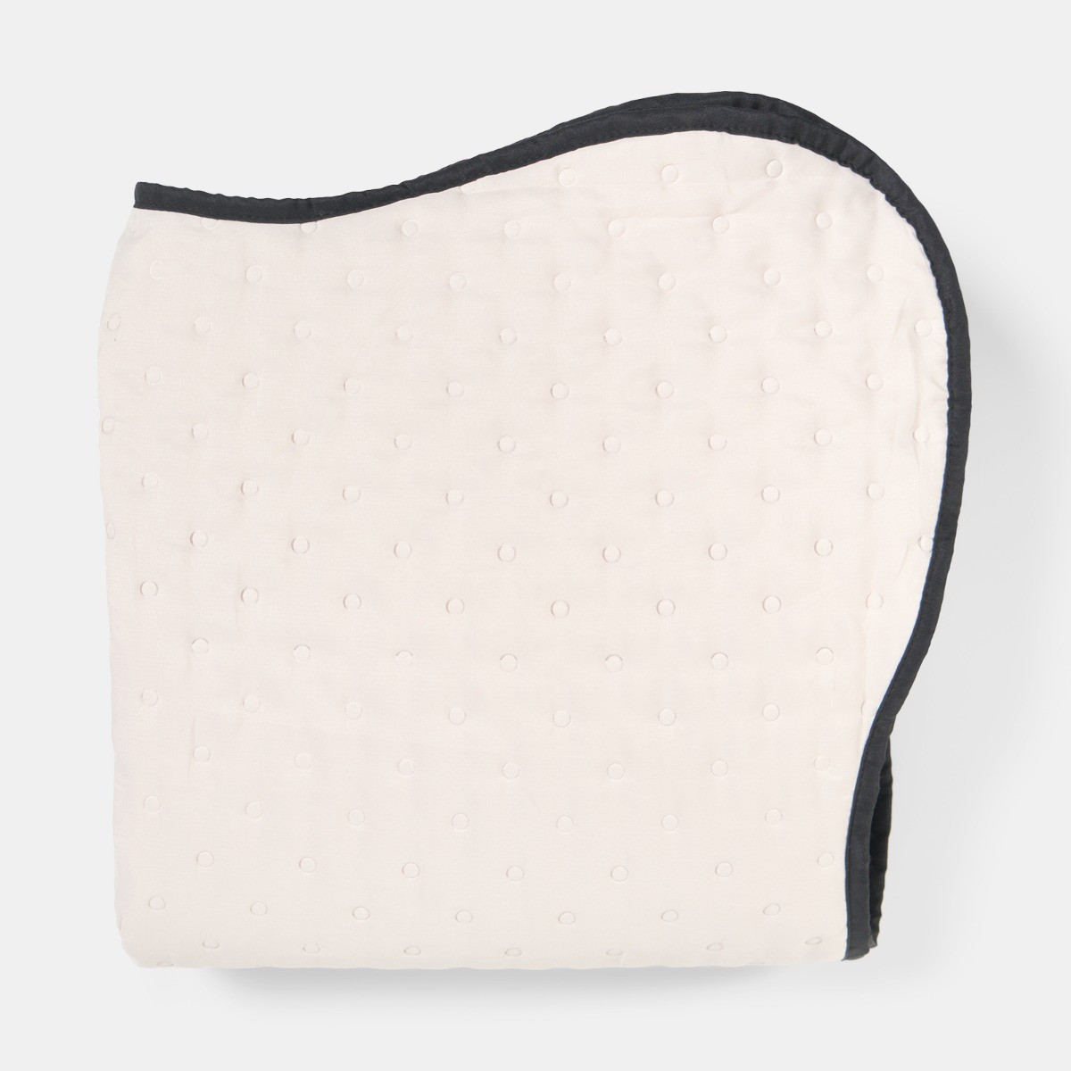 OHS Scallop Edge Quilted Throw - Cream/Black>