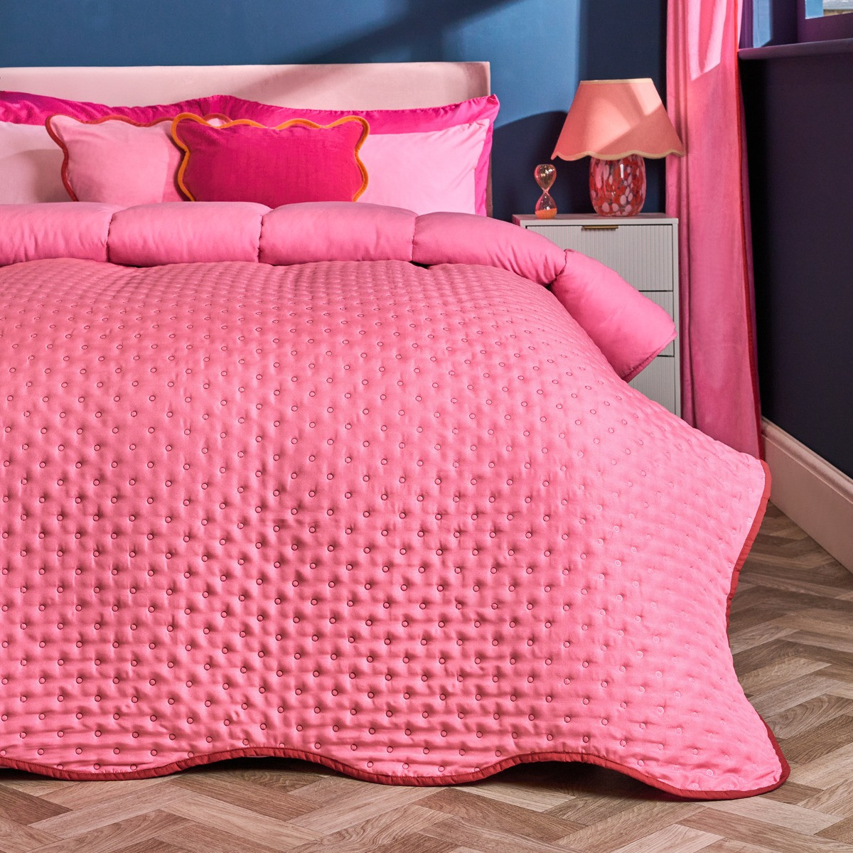 OHS Scallop Edge Quilted Throw - Pink/Red>