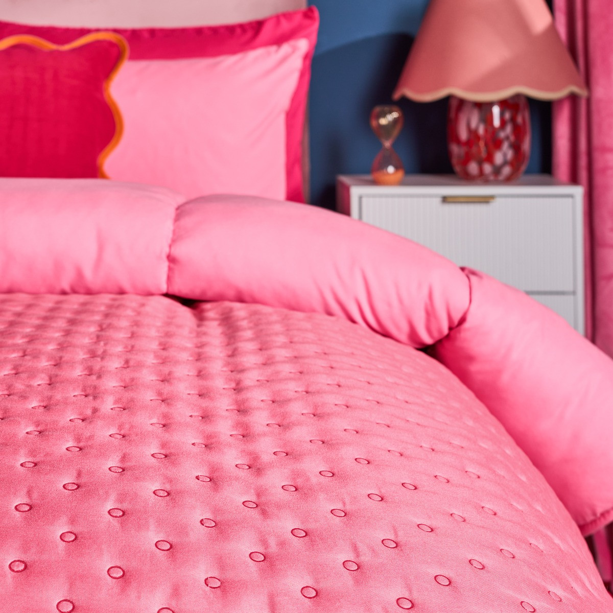 OHS Scallop Edge Quilted Throw - Pink/Red>
