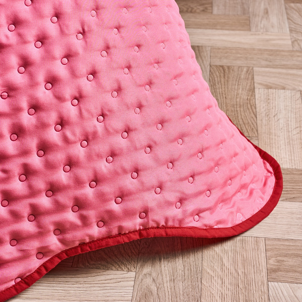 OHS Scallop Edge Quilted Throw - Pink/Red>