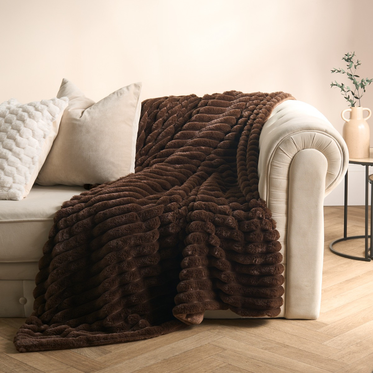OHS Faux Fur Thick Ribbed Throw - Chocolate>