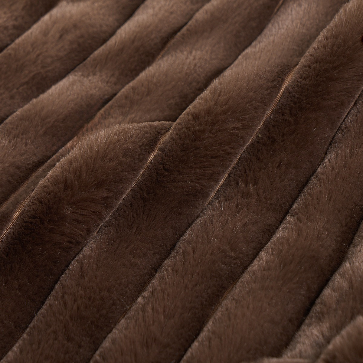 OHS Faux Fur Thick Ribbed Throw, Chocolate - 125 x 150cm>