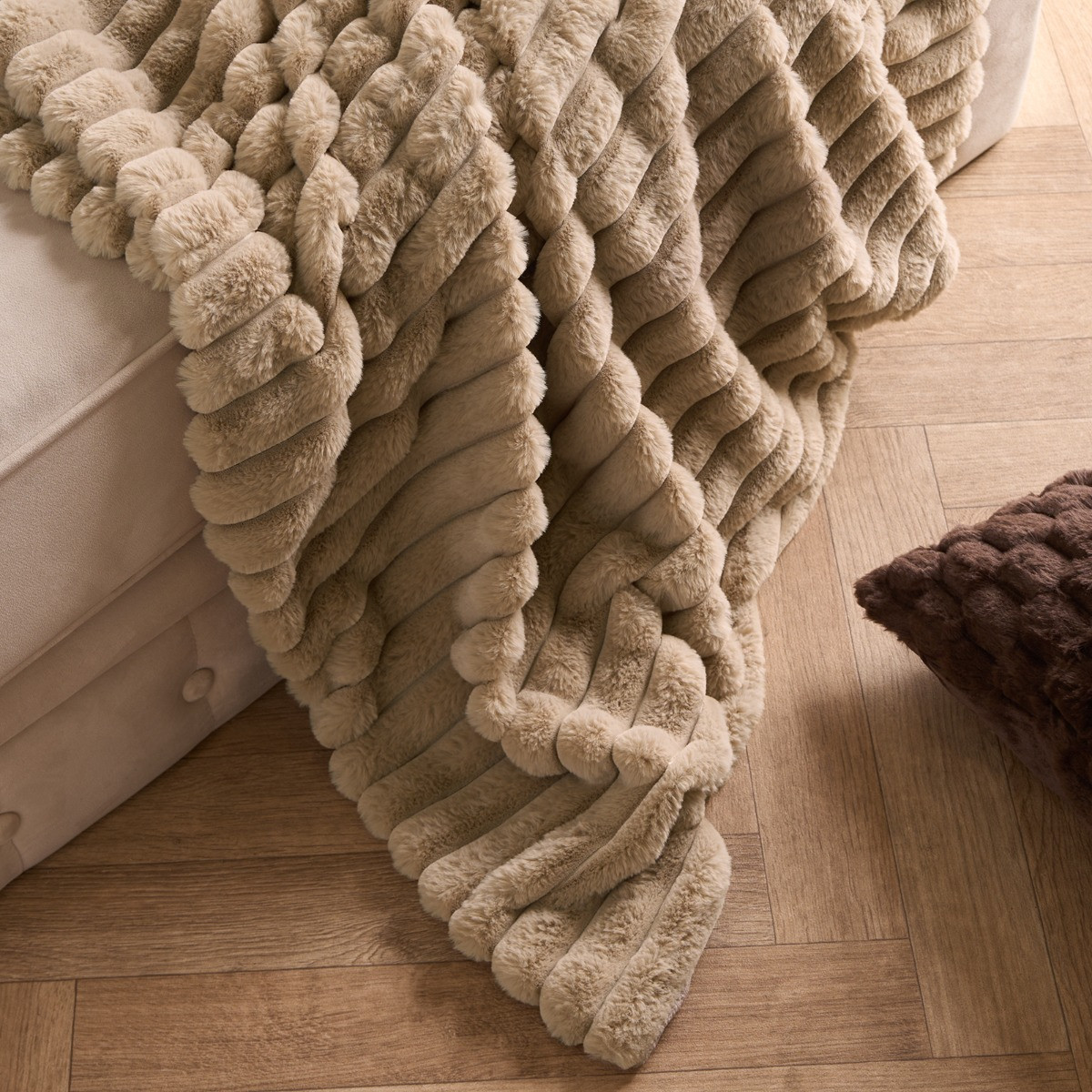 OHS Faux Fur Thick Ribbed Throw - Mink>