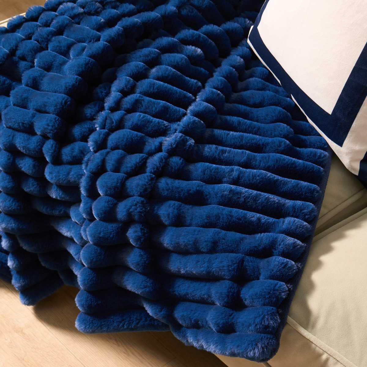 OHS Faux Fur Thick Ribbed Throw - Navy>