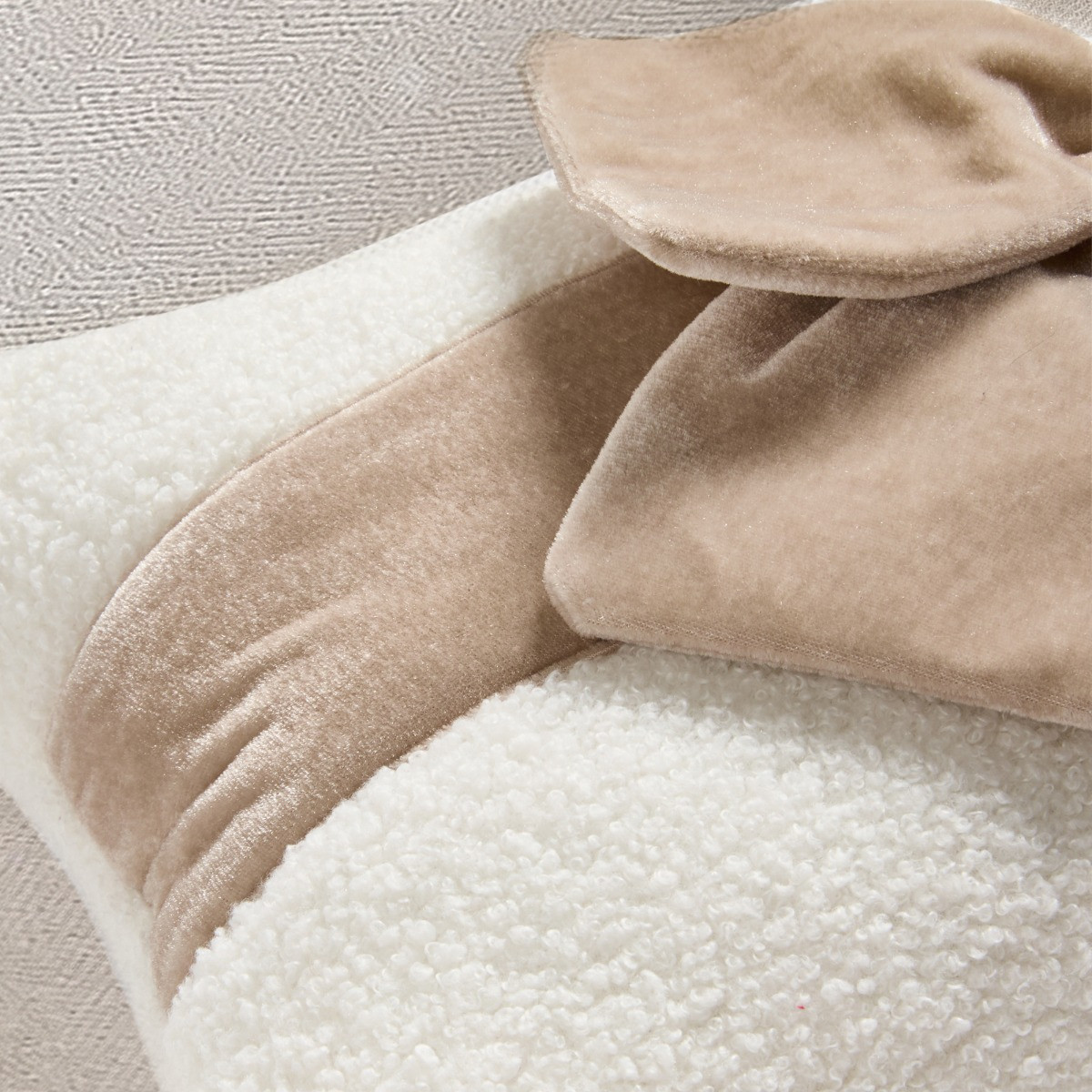 OHS Bow Wrapped Cushion - Natural/Cream>