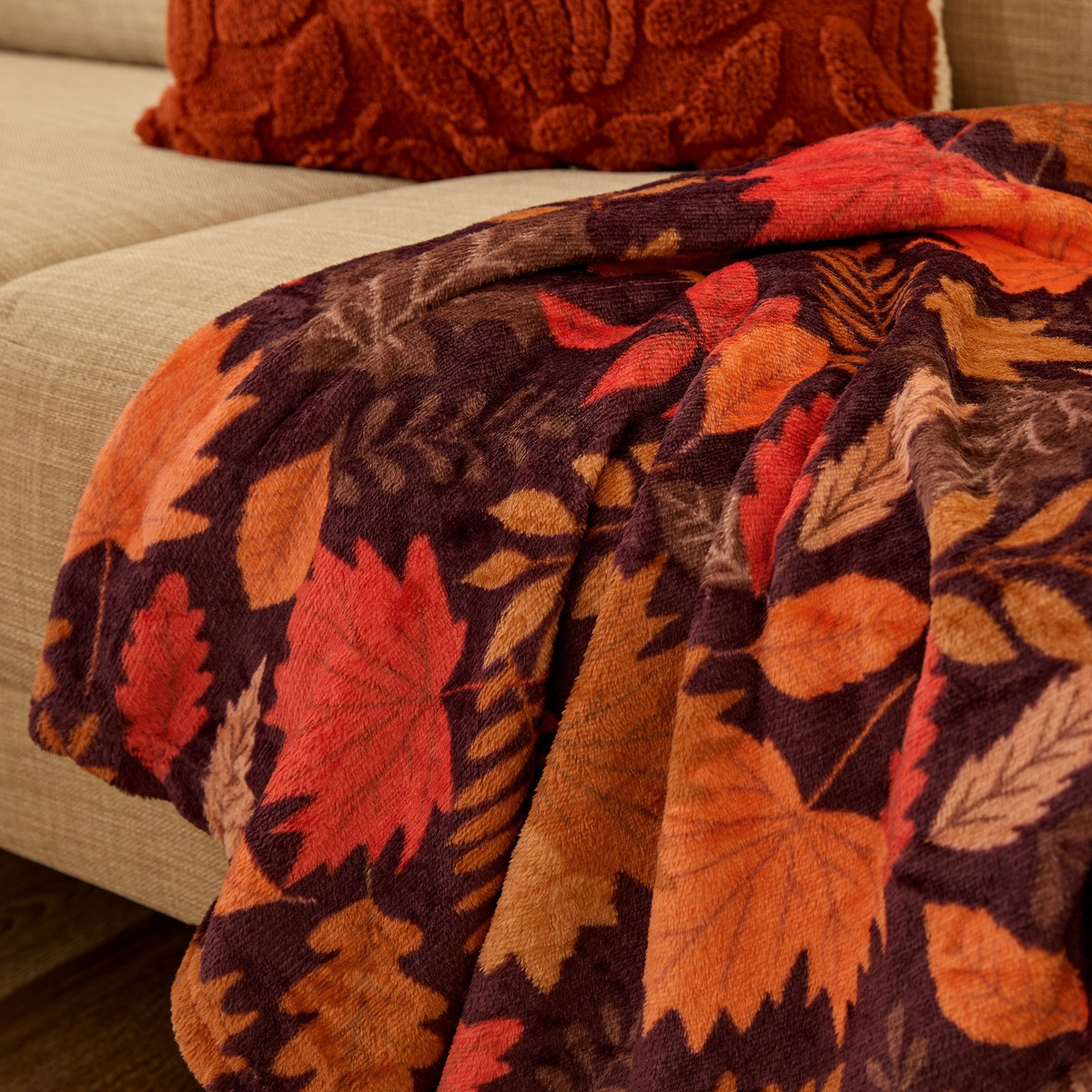 OHS Ultra Soft Autumn Print Throw - Burgundy>