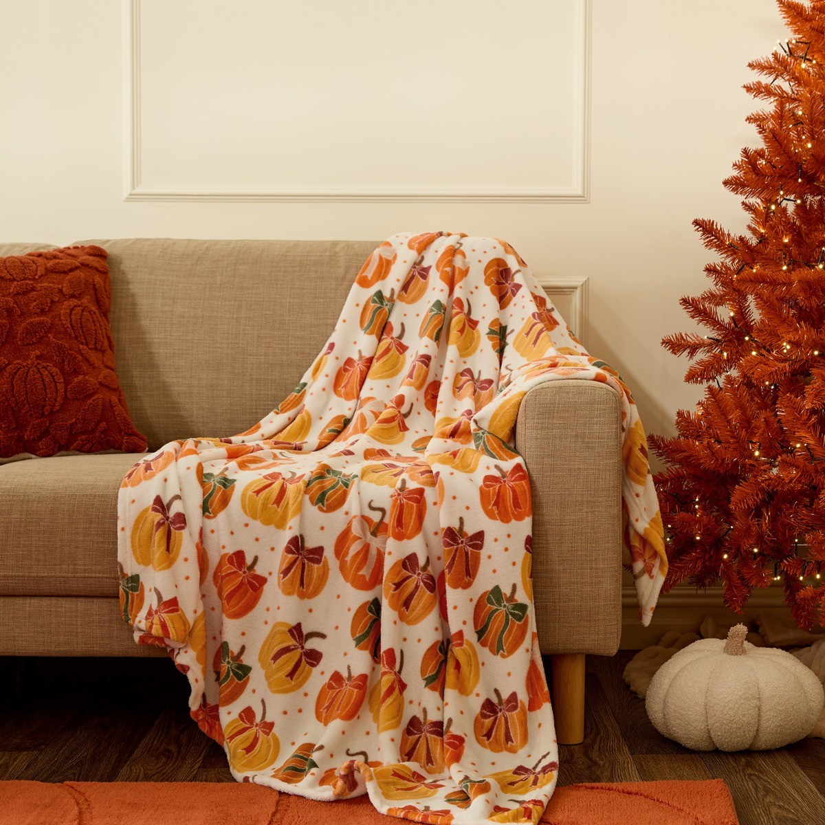 OHS Ultra Soft Pumpkin Bow Print Throw - Cream>