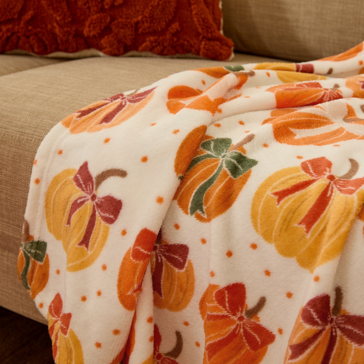 OHS Ultra Soft Pumpkin Bow Print Throw - Cream>