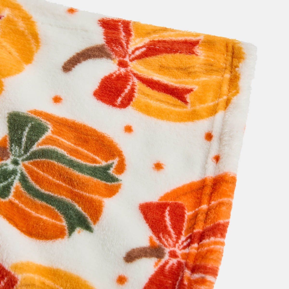 OHS Ultra Soft Pumpkin Bow Print Throw - Cream>