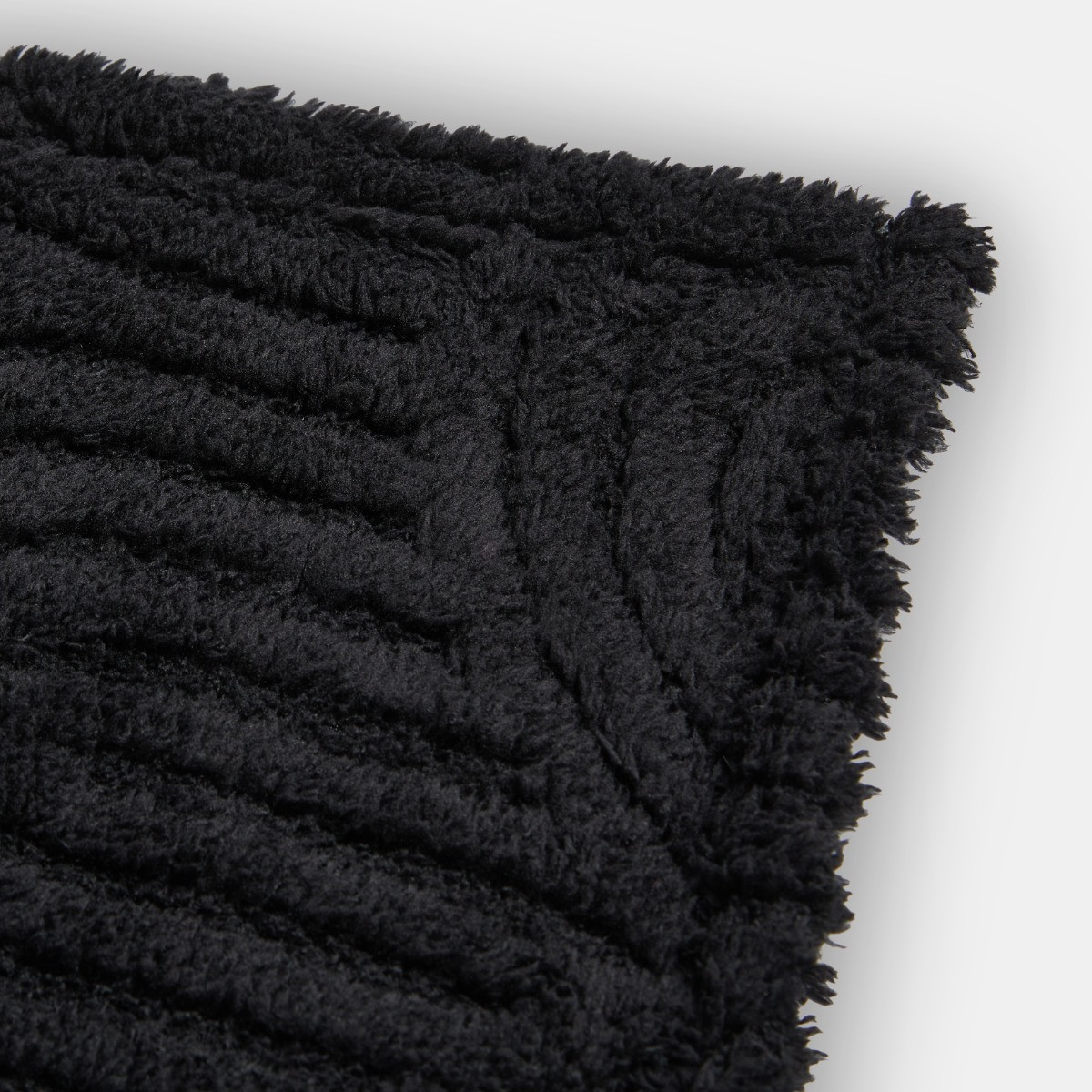 OHS Tufted Arches Teddy Fleece Throw - Black>