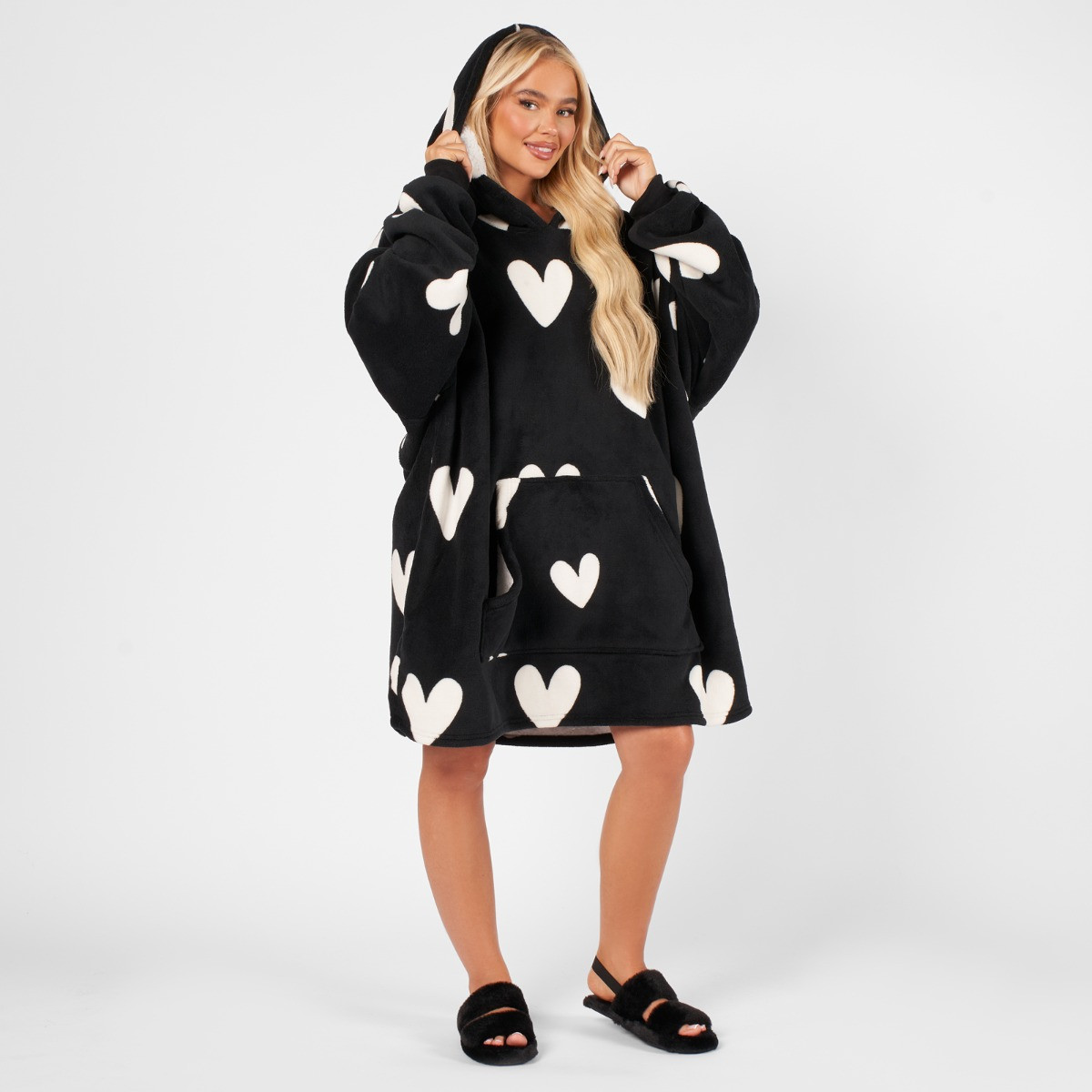 OHS Heart Print Hoodie Blanket - Black>