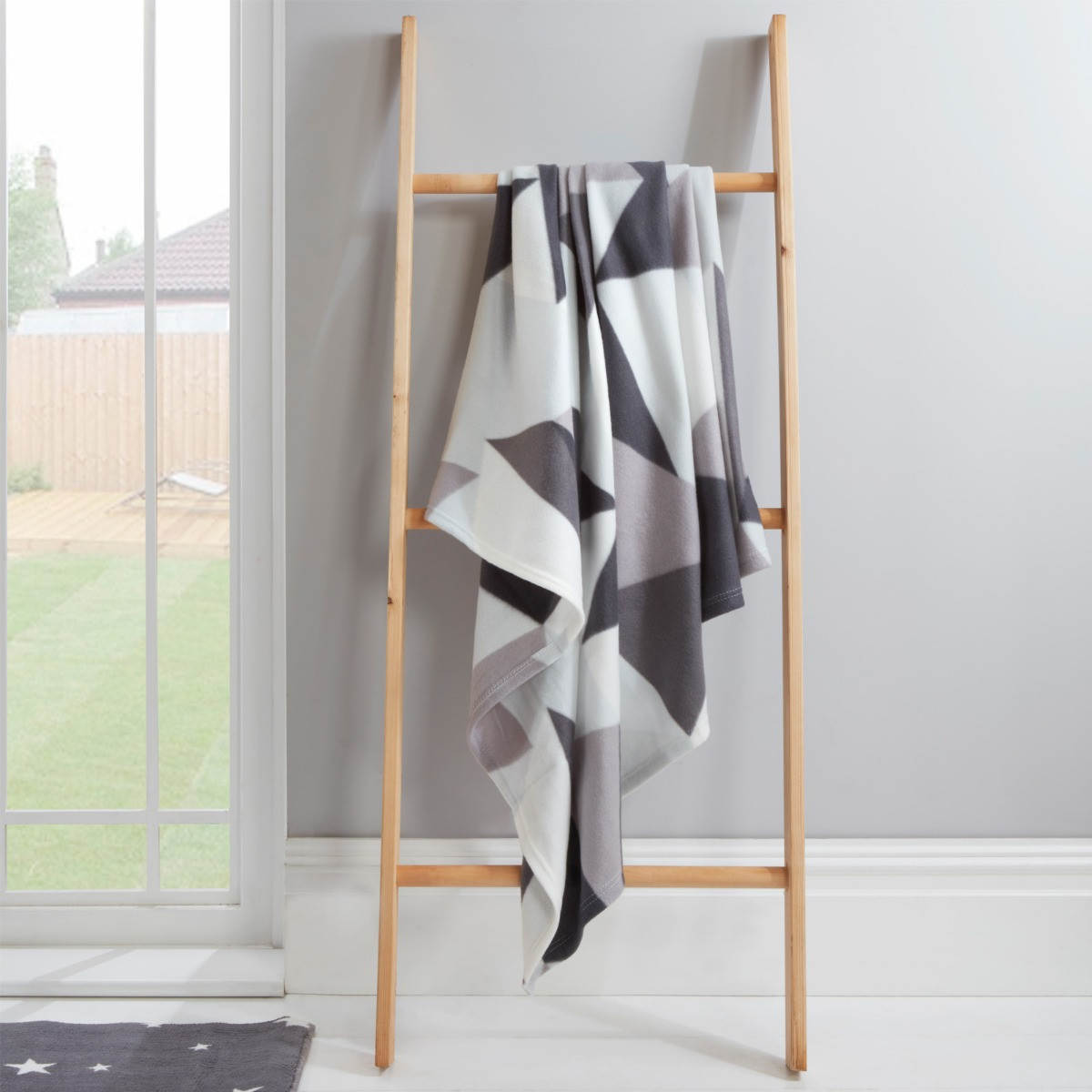 Dreamscene Shapes Geometric Fleece Throw, Grey - 120 x 150cm>