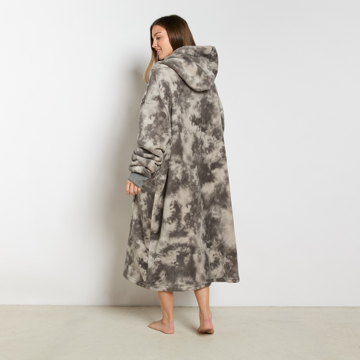 OHS Extra Long Tie Dye Hoodie Blanket - Charcoal>