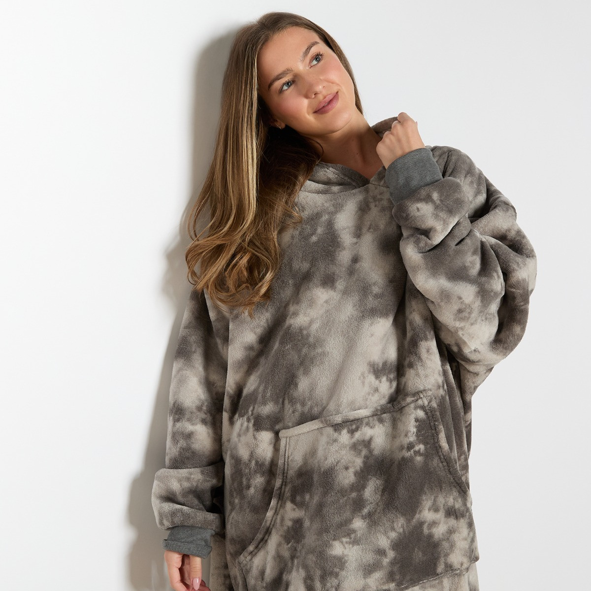 OHS Extra Long Tie Dye Hoodie Blanket - Charcoal>