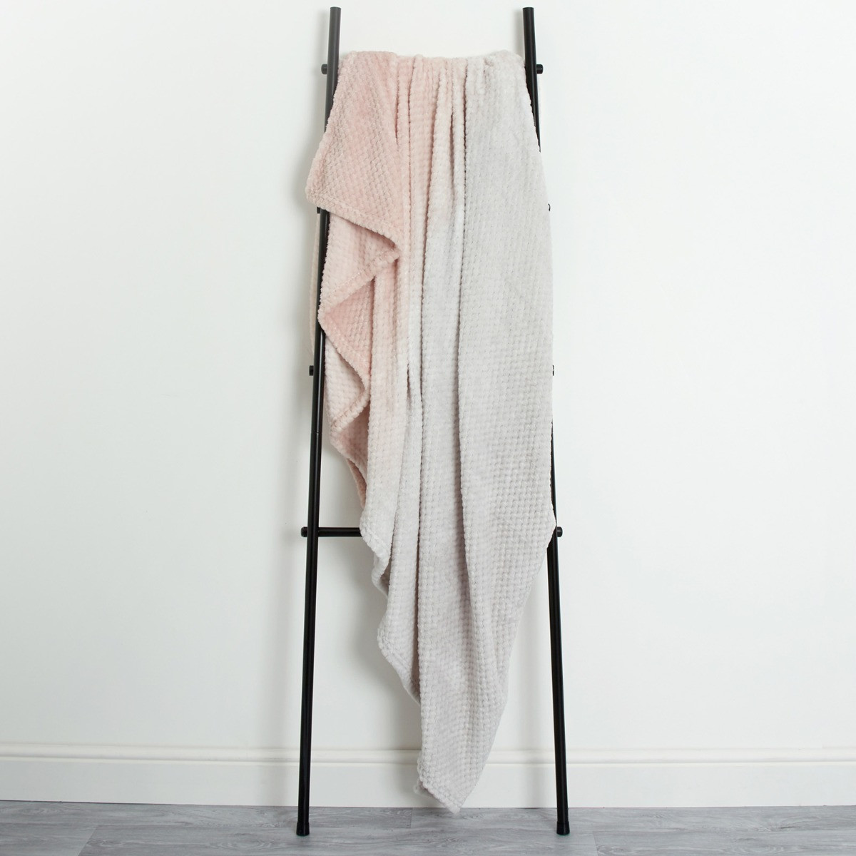 OHS Waffle Ombre Throw - Blush/Grey>