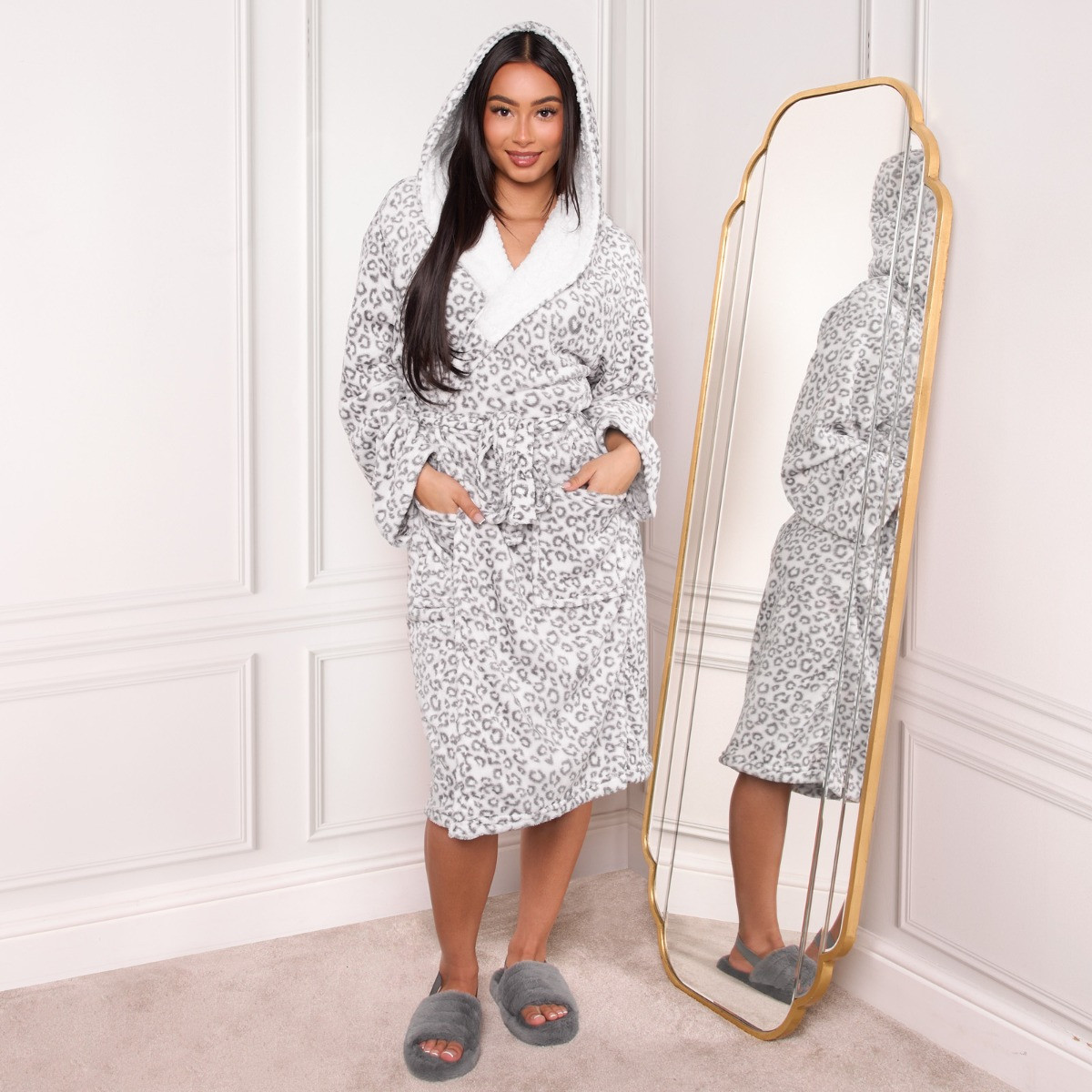 Dreamscene Leopard Print Fleece Dressing Gown - Grey>