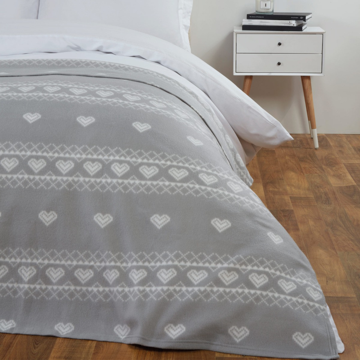 Dreamscene Christmas Nordic Geo Heart Print Fleece Throw - Grey>