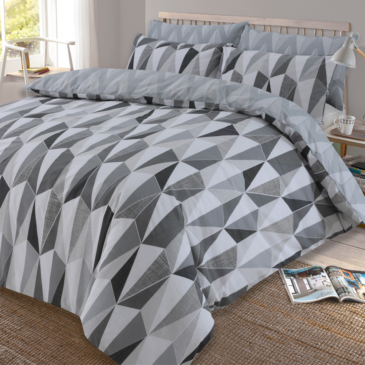 Dreamscene Billie Duvet Cover with Pillowcase Reversible Geometric Triangle Bedding Set, Black Grey Silver - Double>