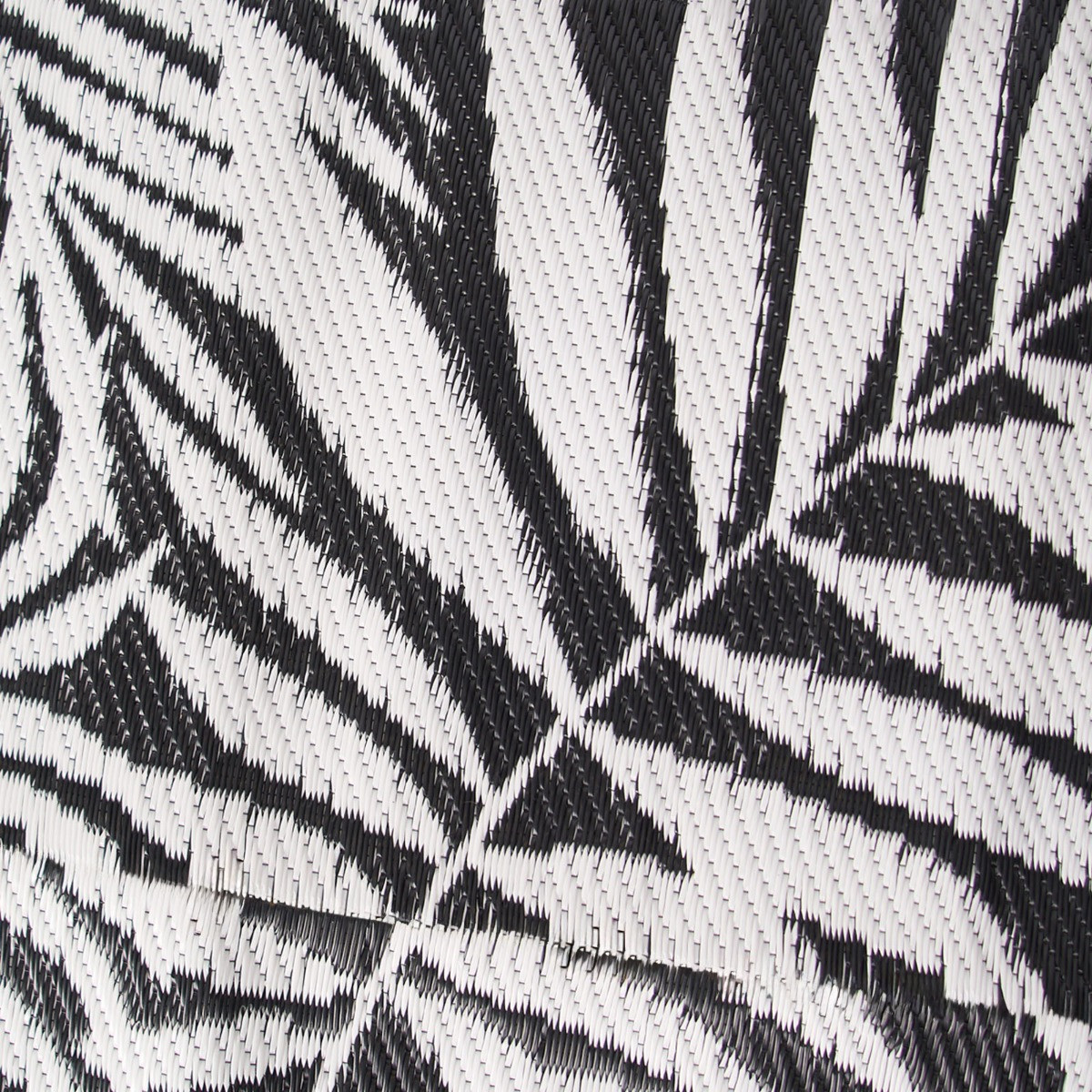 OHS Leaf Print Outdoor Rug - Black/White>