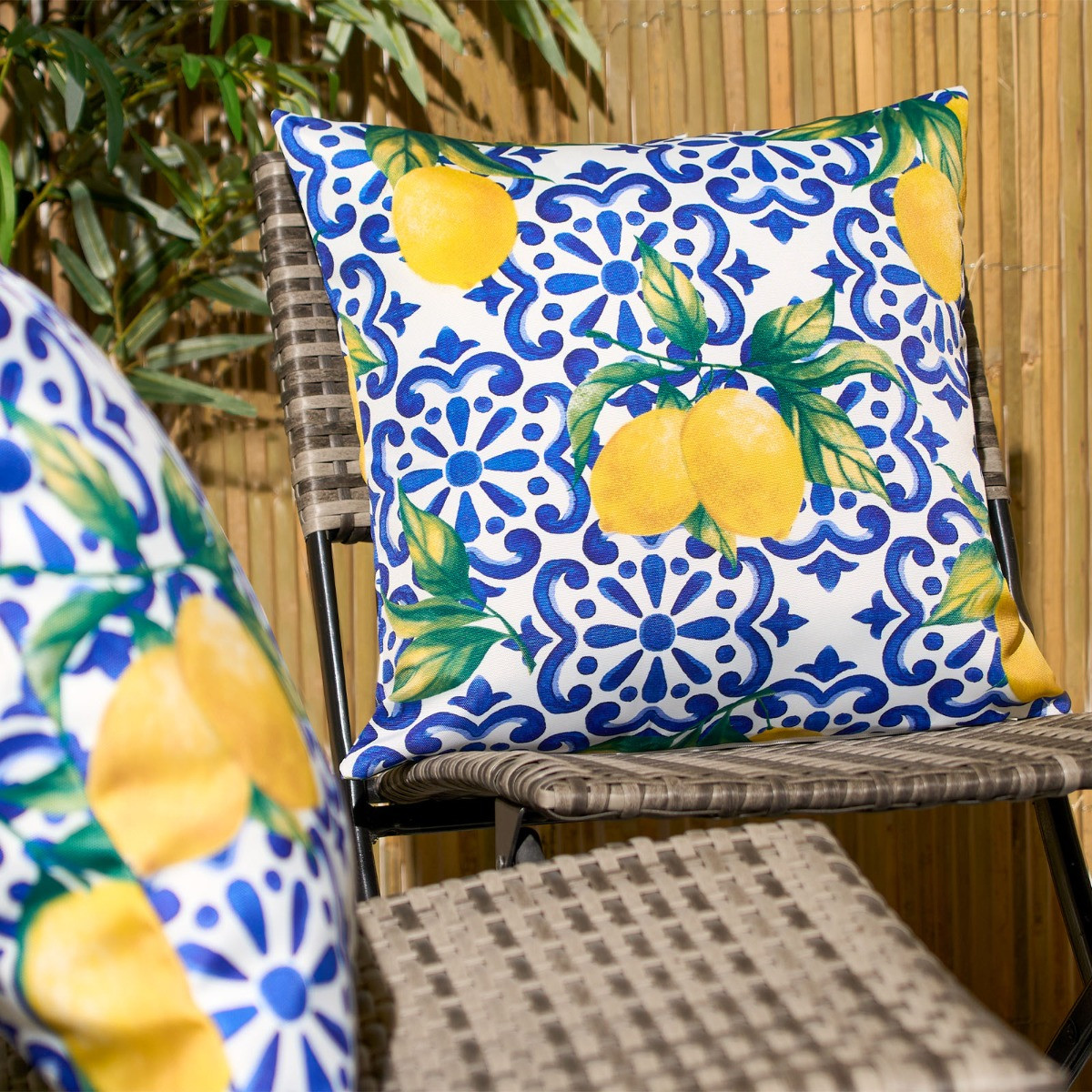 OHS Lemon Water Resistant Cushion Covers - Blue/White>