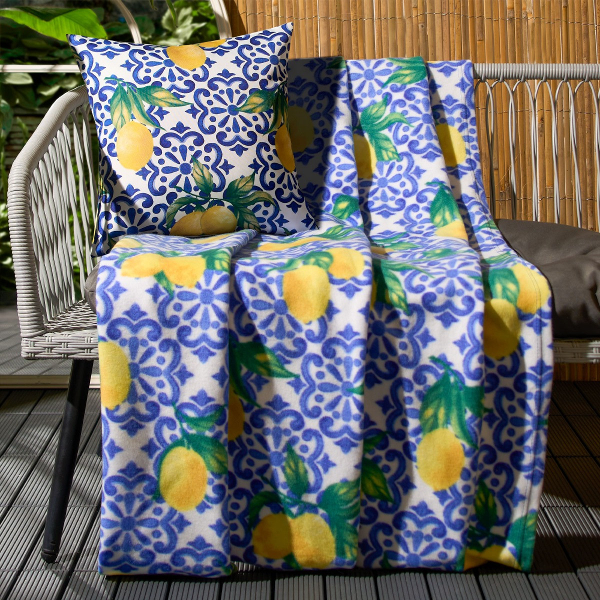 OHS 4 Pack Lemon Water Resistant Cushion Covers, Blue / White - With Cushion>