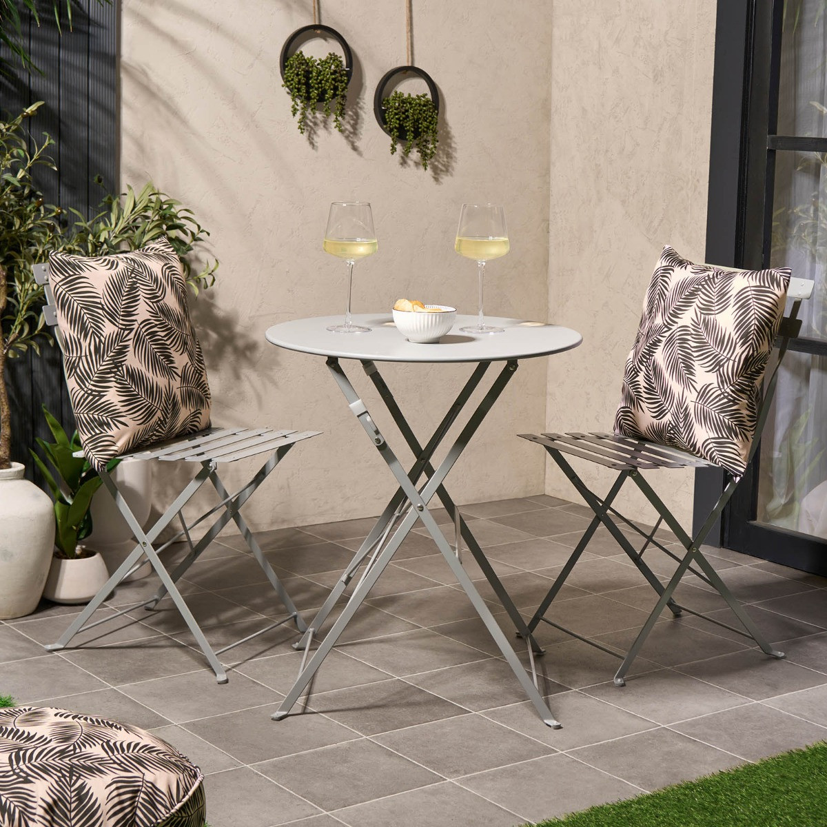 OHS Indoor/Outdoor Palm Leaf Print Cushion Covers with Cushion Pads - Monochrome>