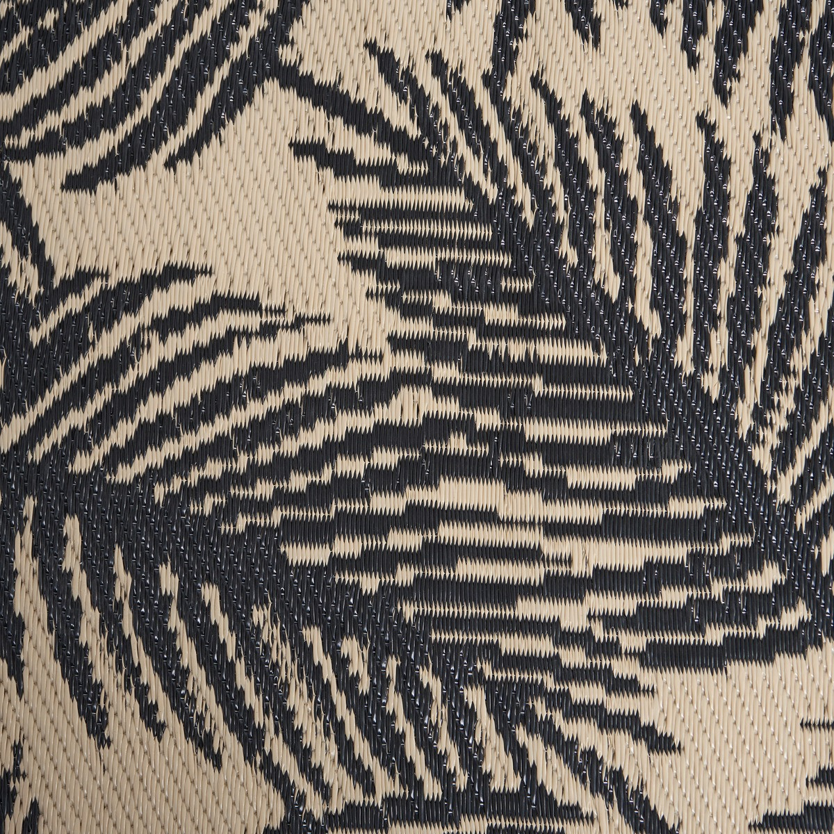 OHS Outdoor Palm Leaf Print Rug - Monochrome>