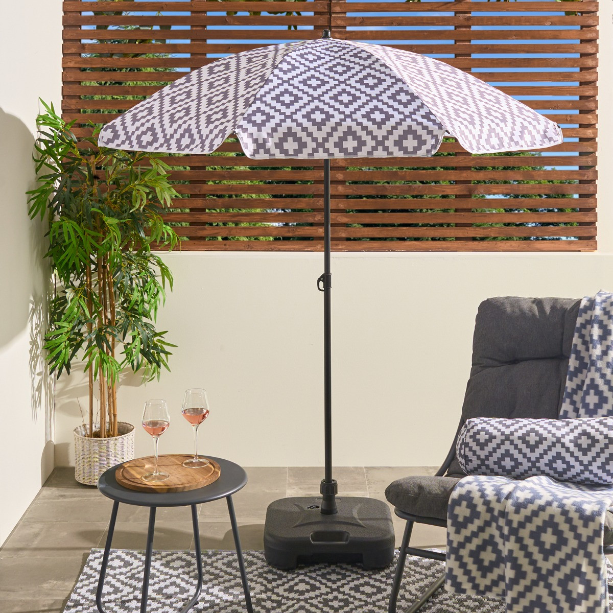 OHS Geometric Print Outdoor Parasol - Grey >