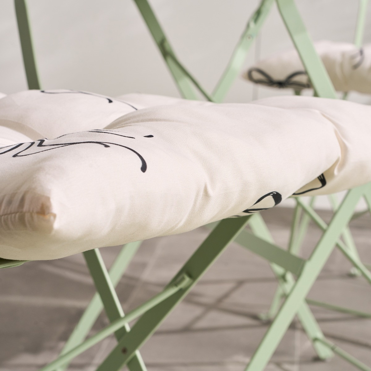 OHS Indoor/Outdoor Bow Print Seat Pads, Monochrome - 40 x 40cm>