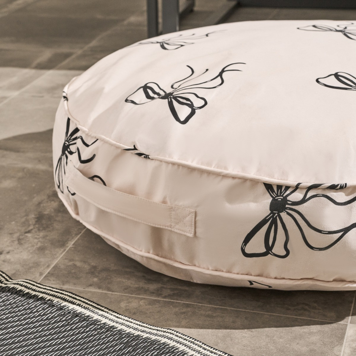 OHS Indoor/Outdoor Round Bows Print Filled Cushion - Monochrome>