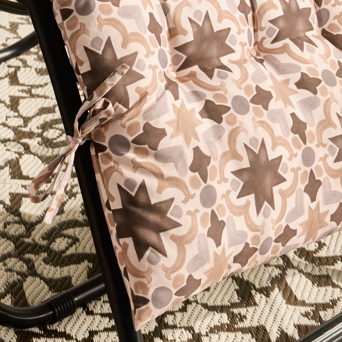 OHS Tile Print Gravity Chair Cushion - Natural>