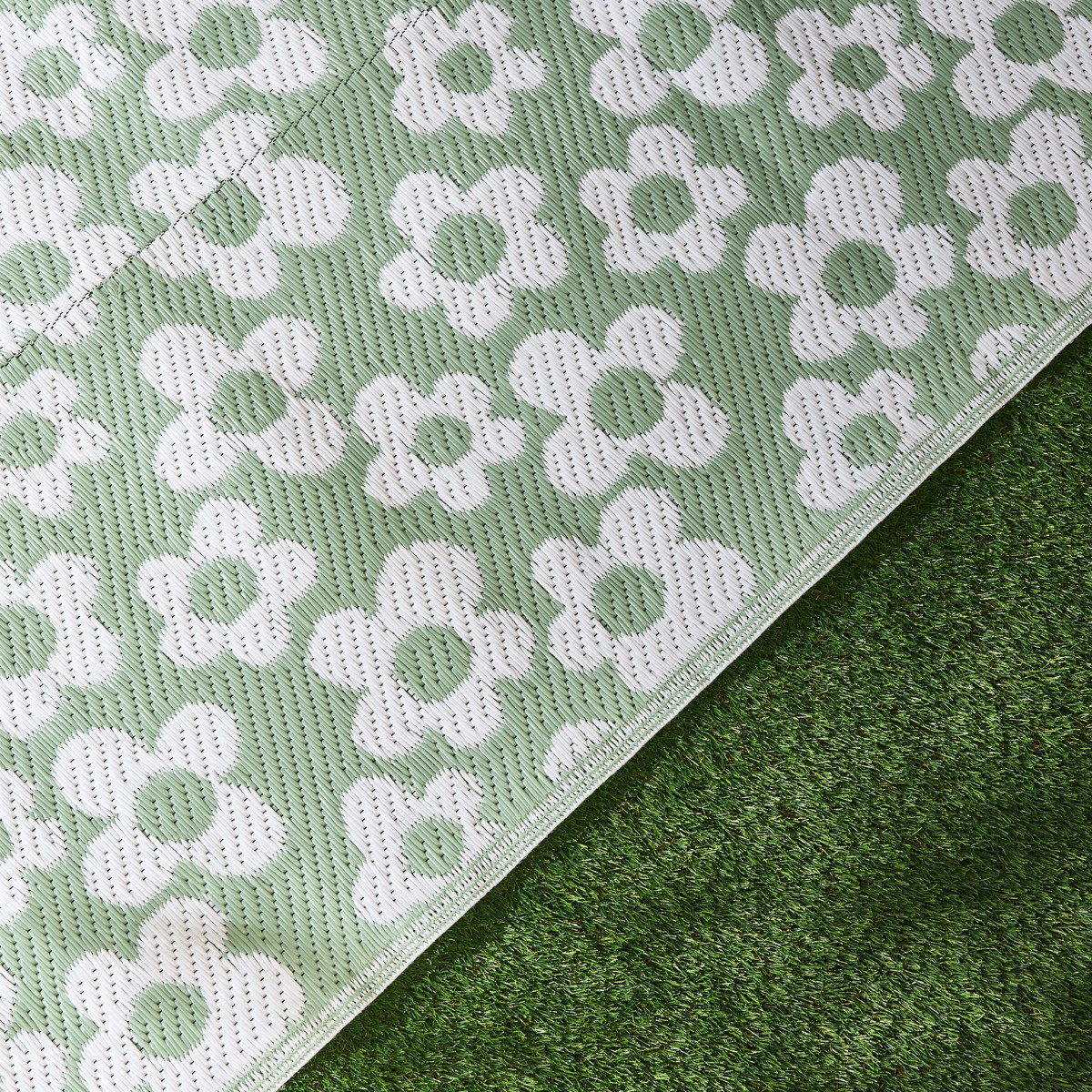 OHS Kids Daisy Print Outdoor Rug - Sage/White>