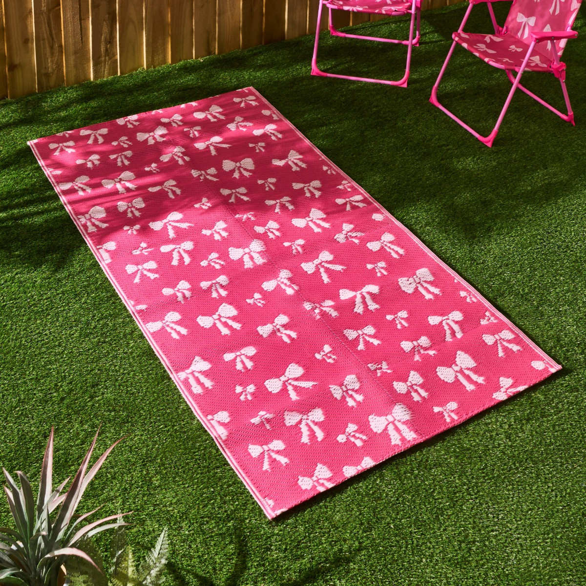 OHS Bow Print Outdoor Rug - Pink>