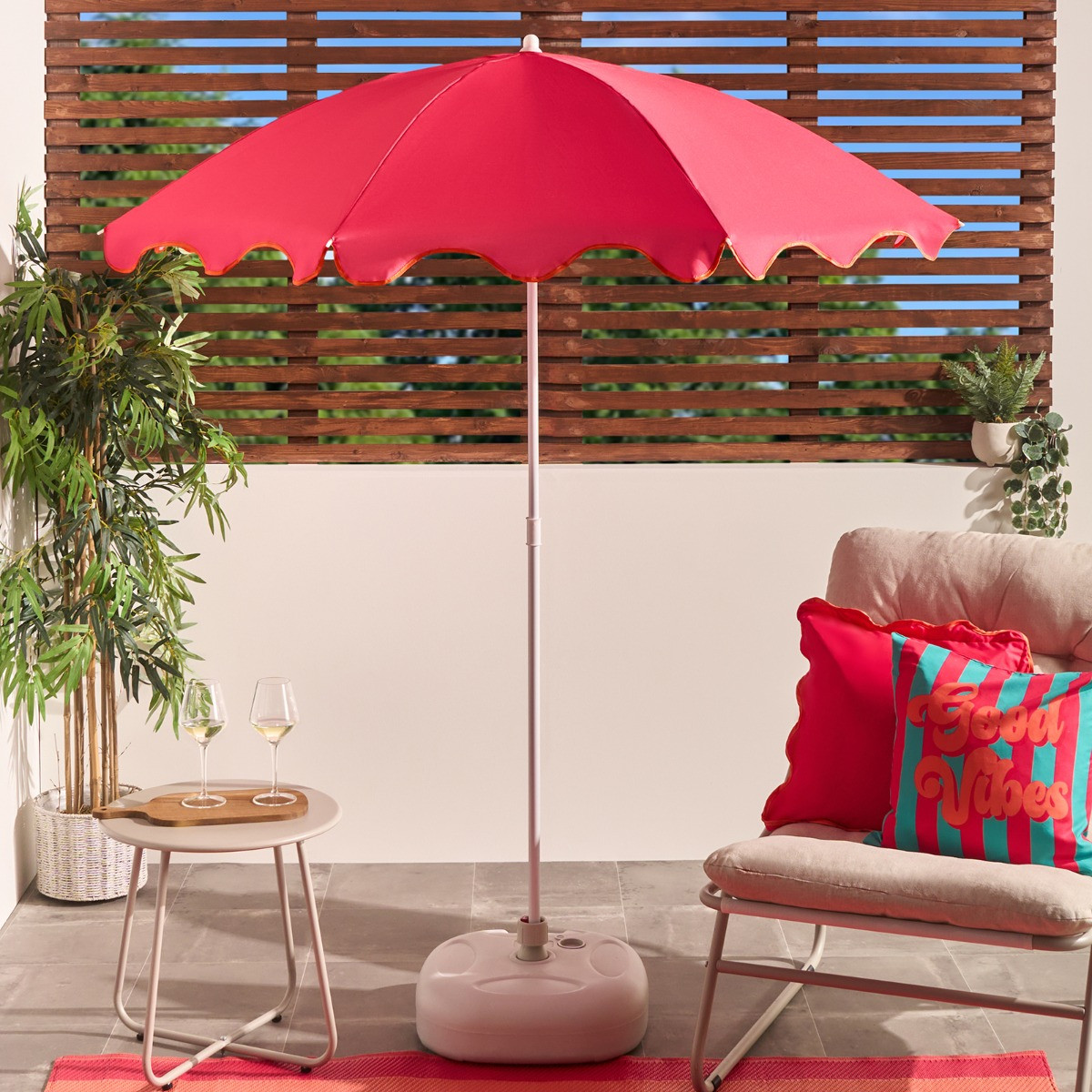 OHS Scallop Edge Outdoor Parasol - Pink/Orange>