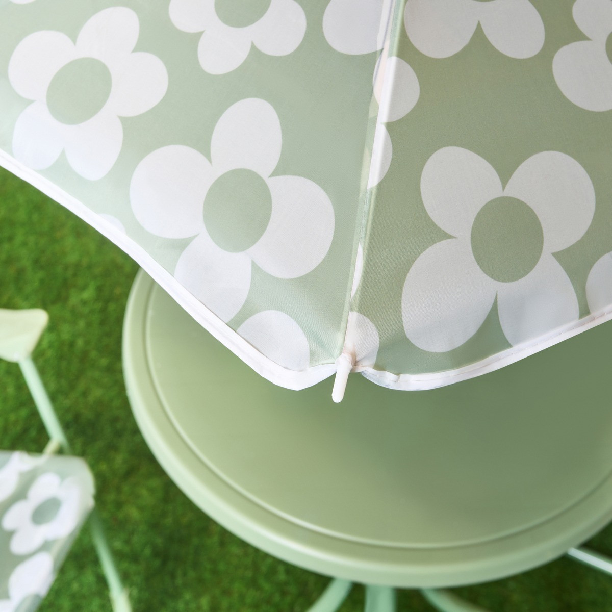 OHS Kids Daisy Print Bistro Set with Parasol - Sage/White>