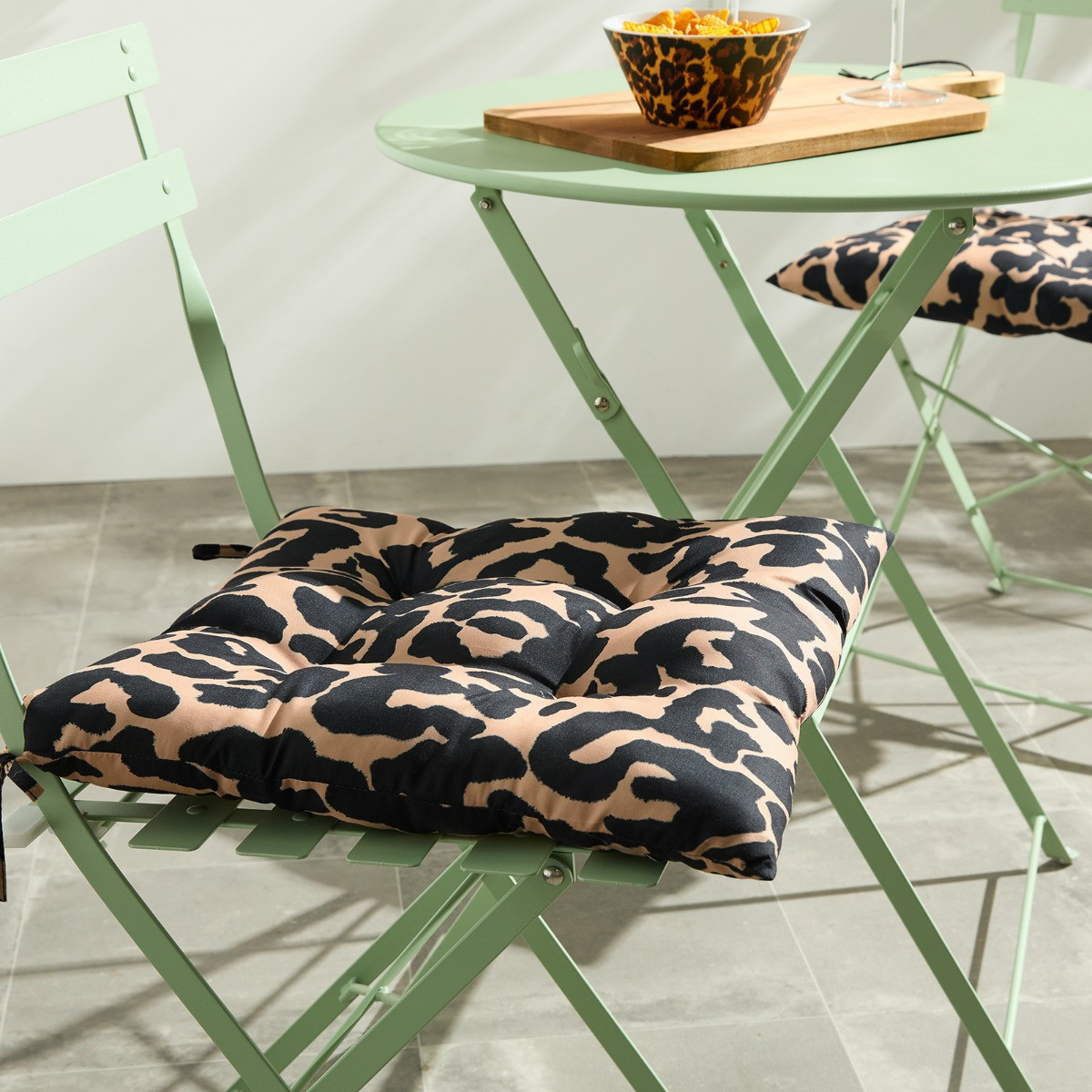 OHS Indoor/Outdoor Leopard Print Seat Pads, Natural - 40 x 40cm>