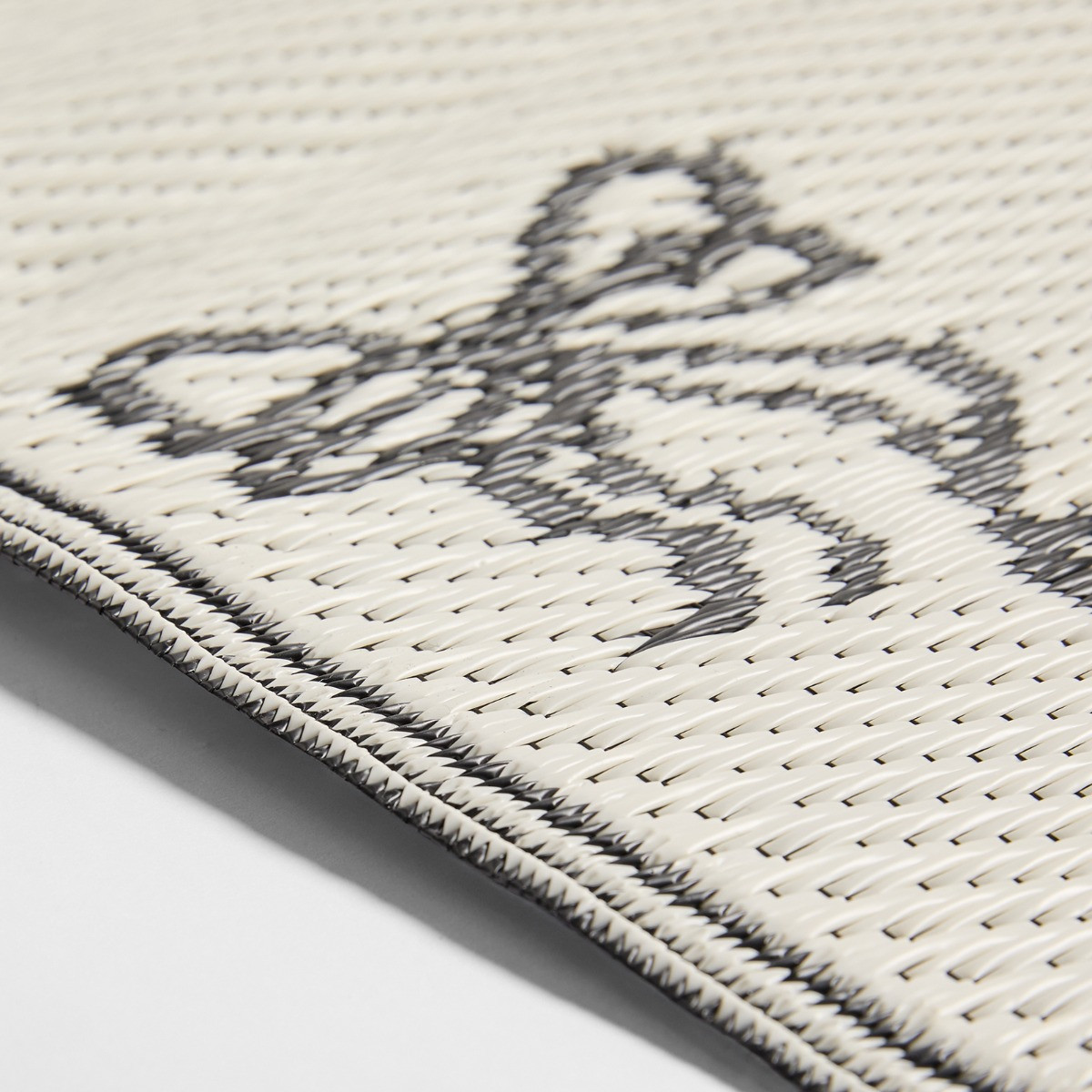 OHS Bow Print Outdoor Rug - Monochrome>