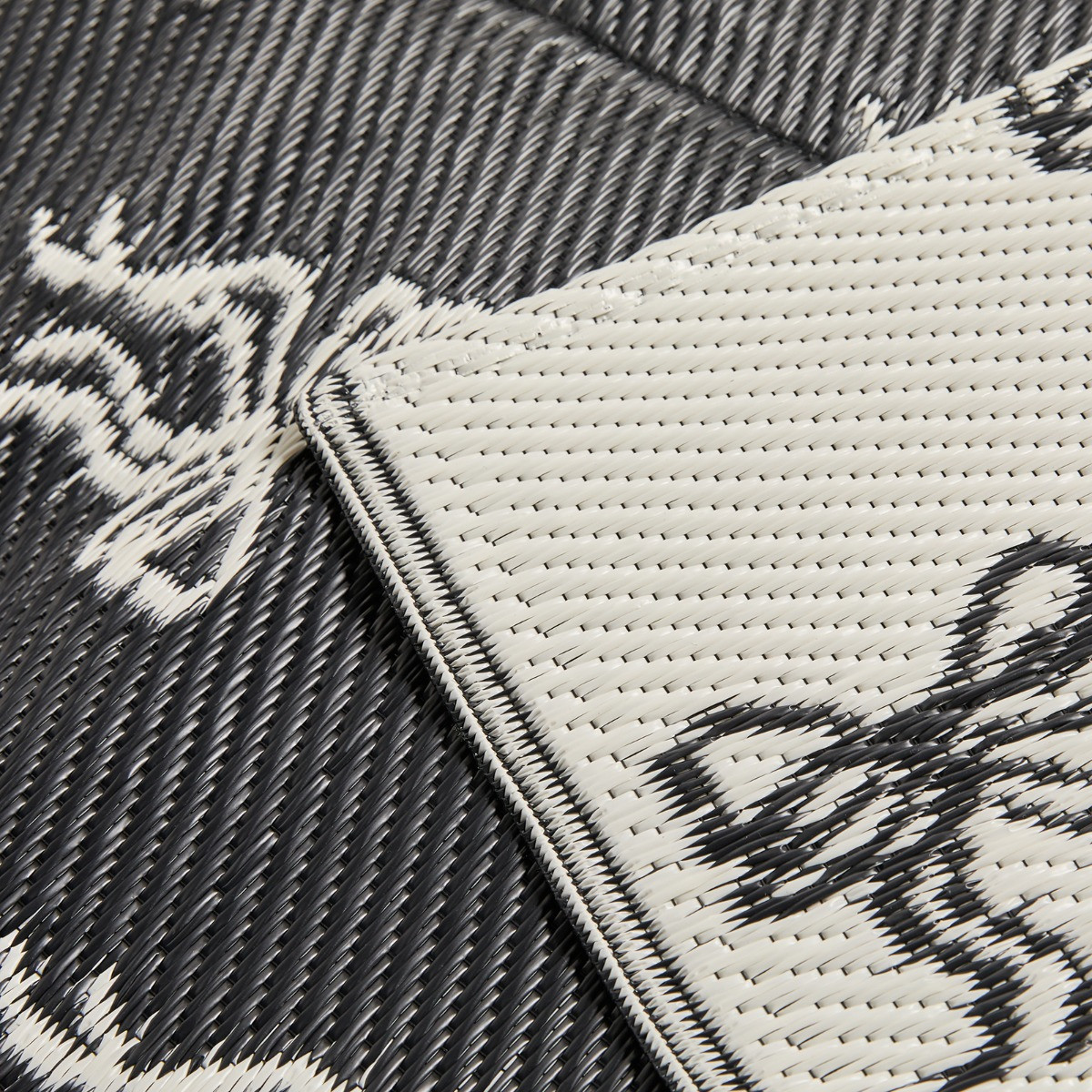 OHS Bow Print Outdoor Rug - Monochrome>