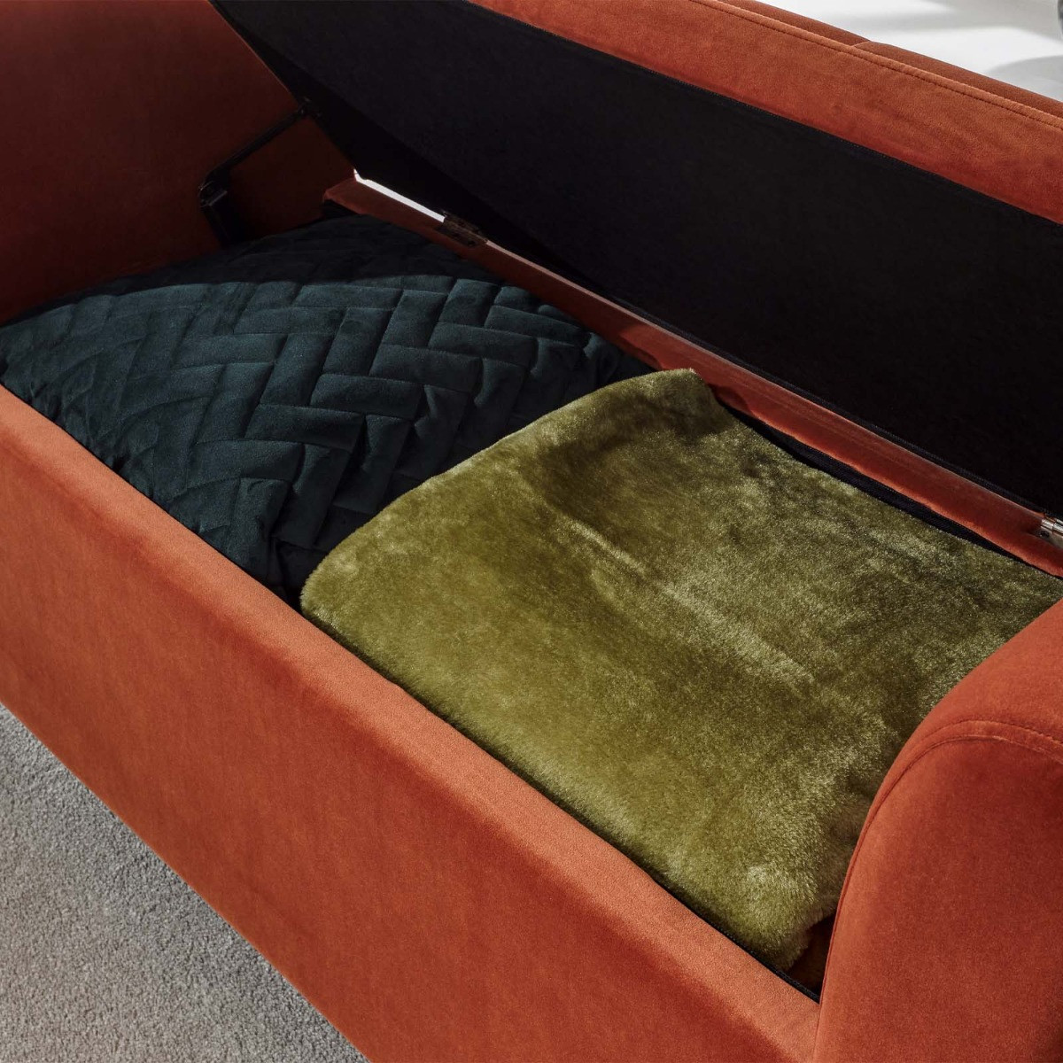 Genoa Window Fabric Seat - Russet>