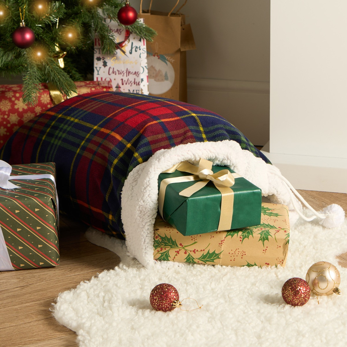 OHS Oxford Check Flannel Sherpa Reverse Christmas Storage Sack - Navy/Red>