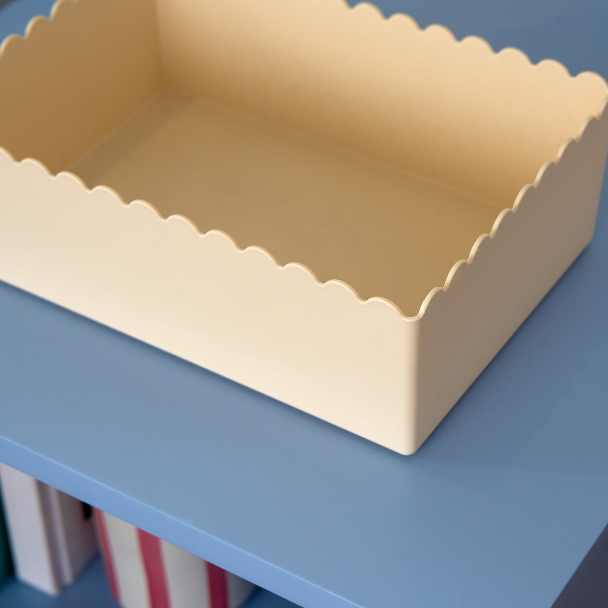 OHS Scalloped Plastic Tub - Cream>