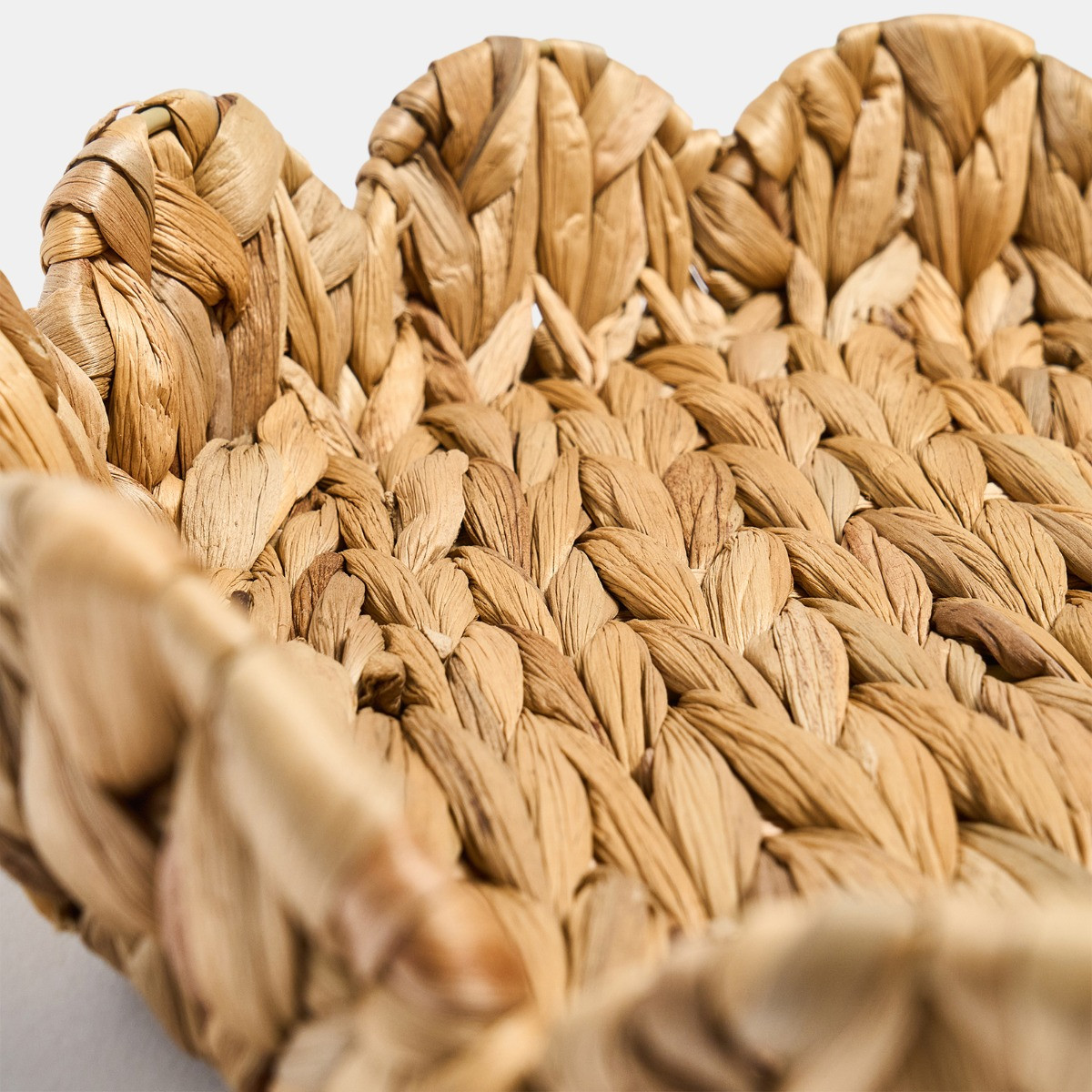 OHS Scalloped Seagrass Tray - Natural>