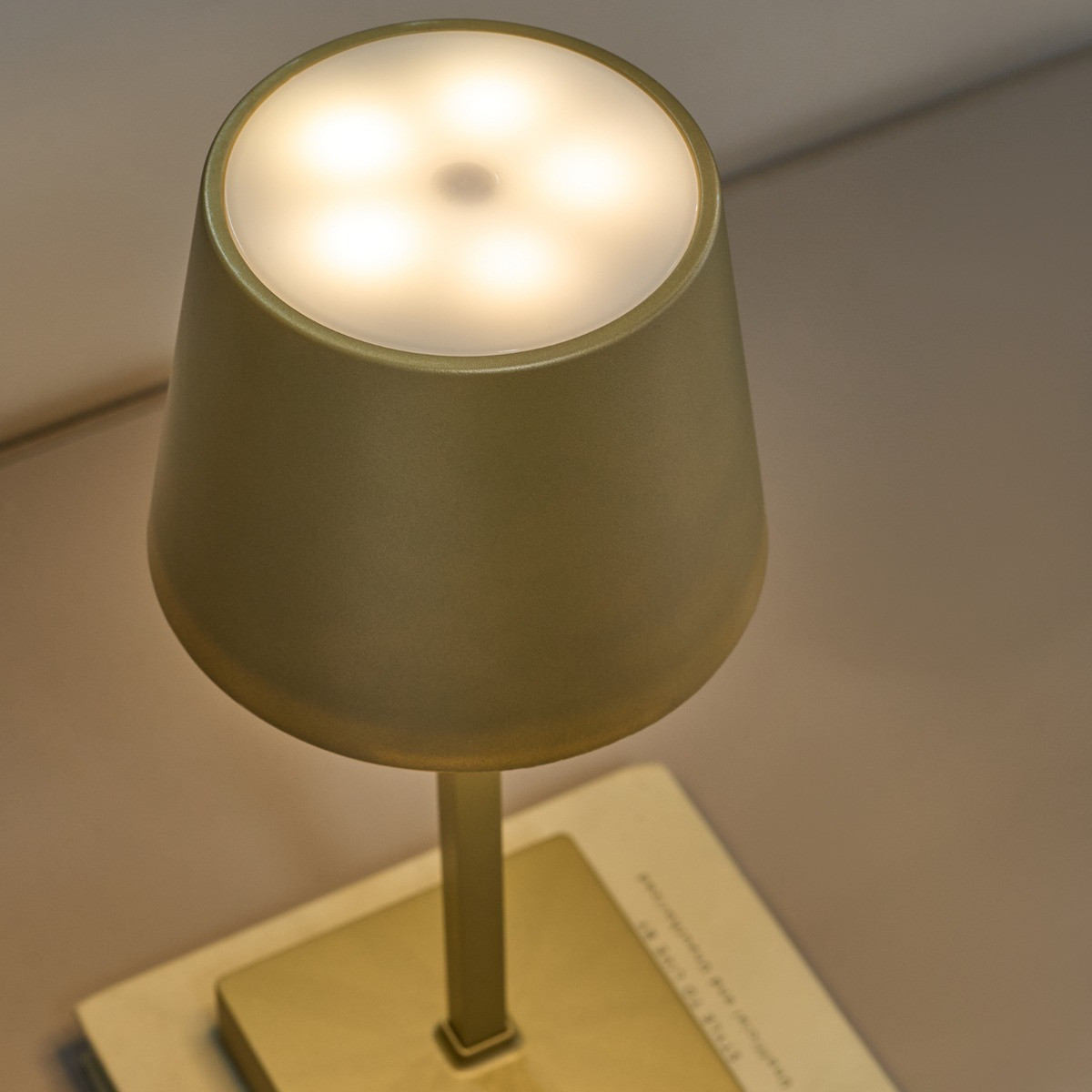 OHS Battery Operated Lamp - Gold>