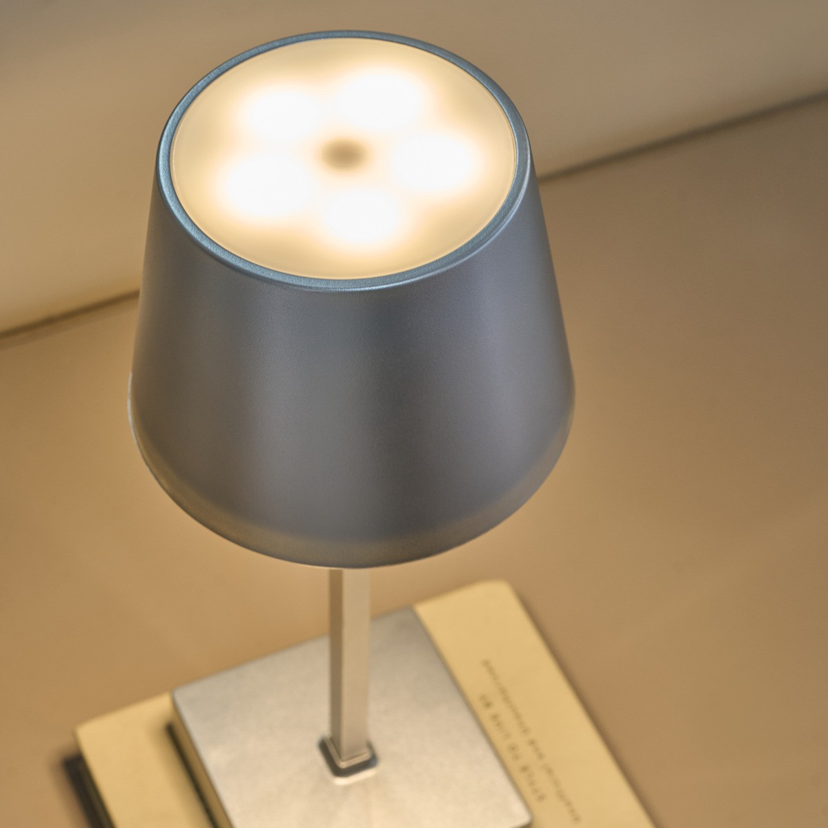 OHS Battery Operated Lamp - Silver>